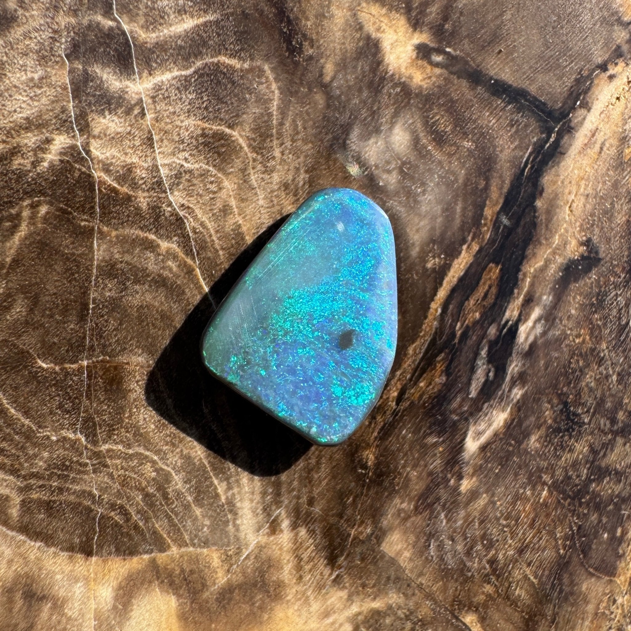 1.9ct Hand - cut Solid Lightning Ridge Semi Black Opal