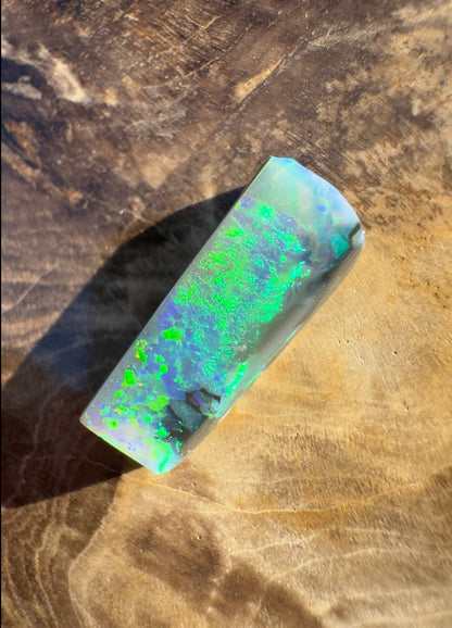 1.9ct Hand - cut Solid Lightning Ridge Semi Black Opal