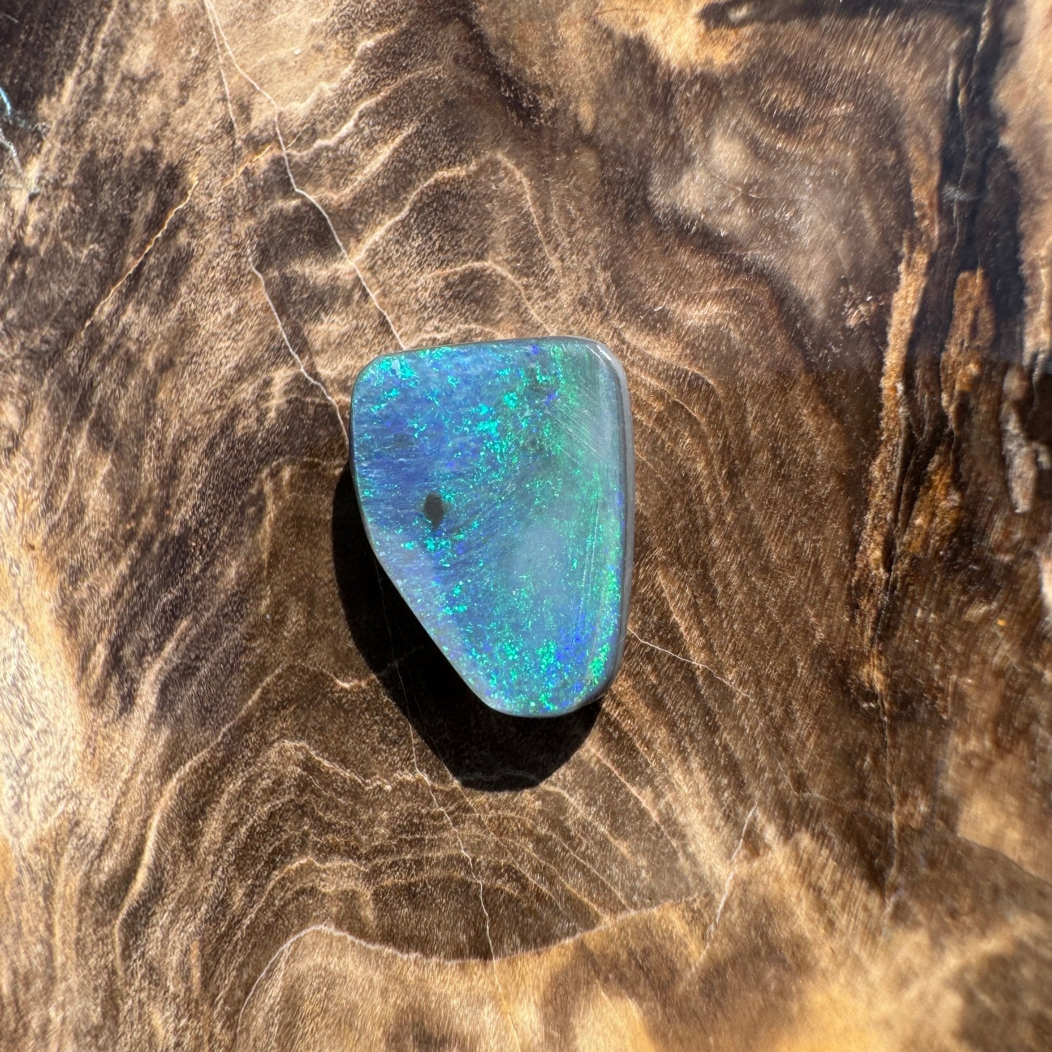 1.9ct Hand - cut Solid Lightning Ridge Semi Black Opal