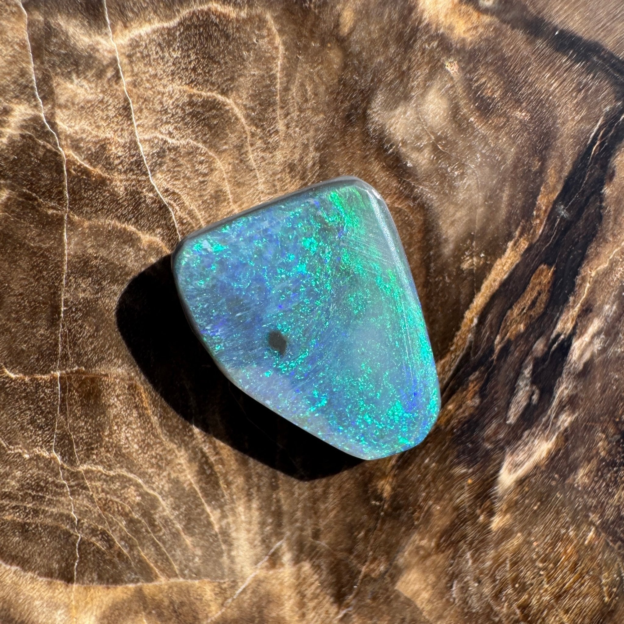 1.9ct Hand - cut Solid Lightning Ridge Semi Black Opal