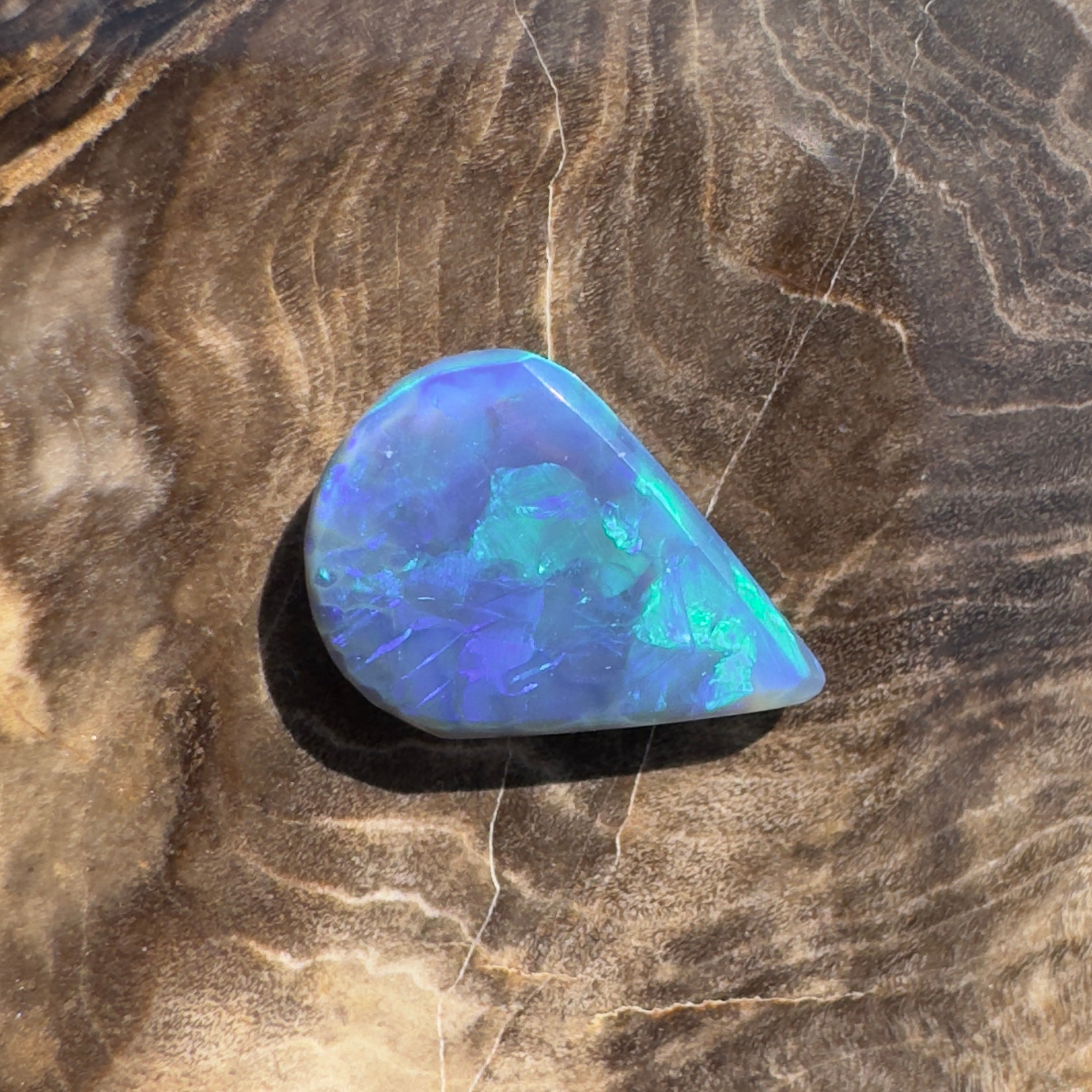 1.9ct Hand - cut Solid Lightning Ridge Semi Black Opal