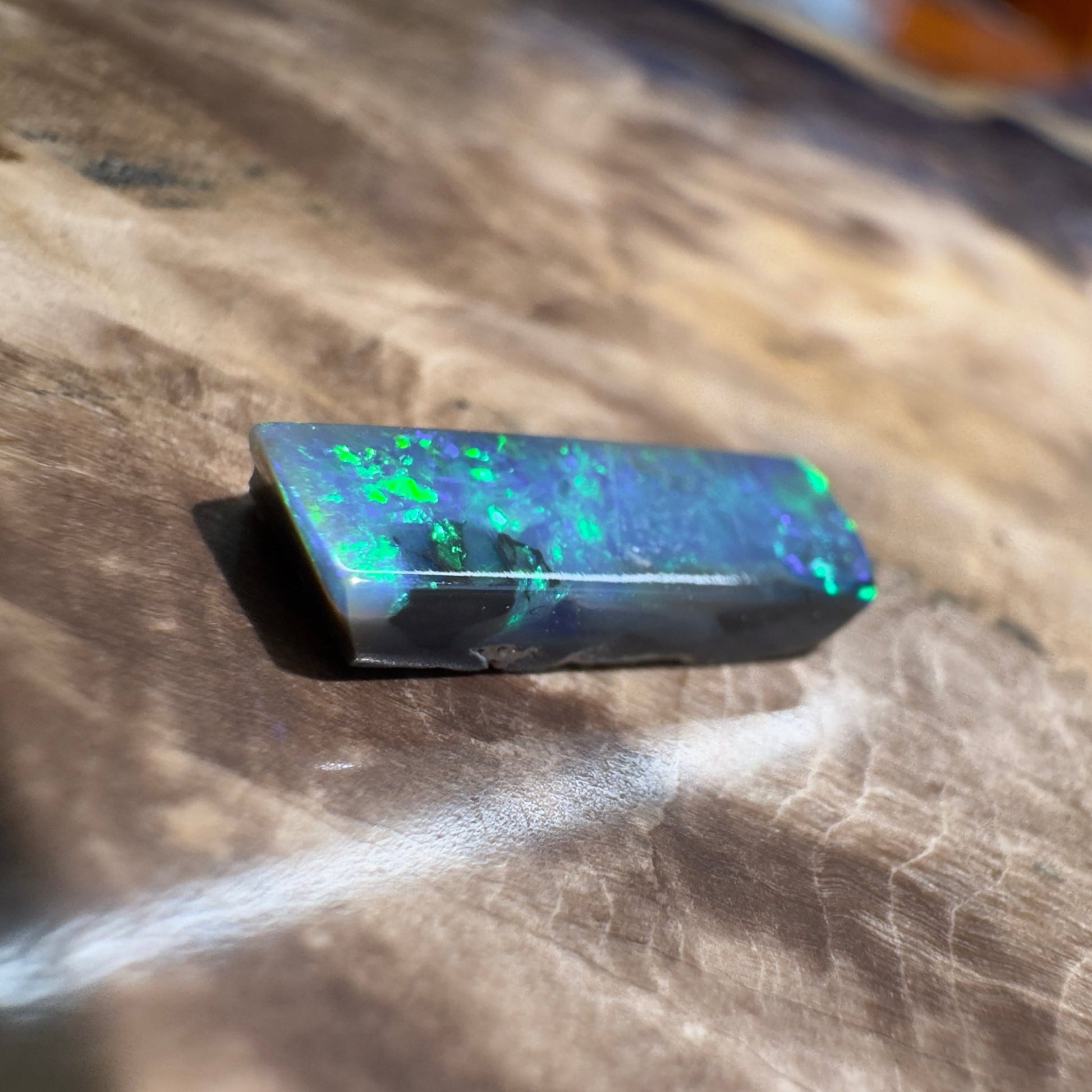 1.9ct Hand - cut Solid Lightning Ridge Semi Black Opal