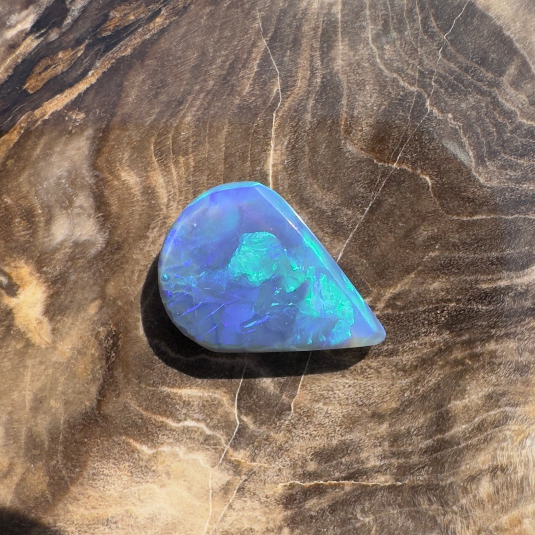 1.9ct Hand - cut Solid Lightning Ridge Semi Black Opal