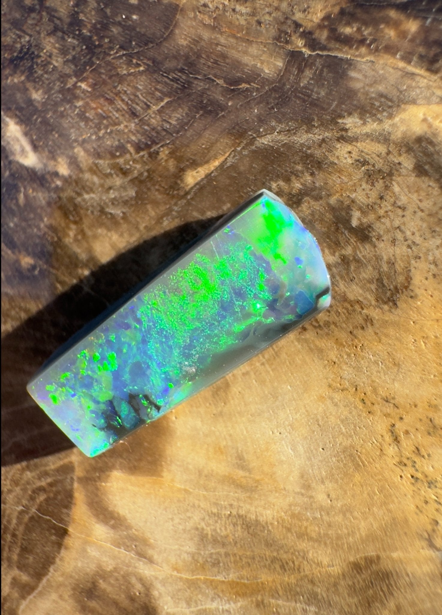 1.9ct Hand - cut Solid Lightning Ridge Semi Black Opal