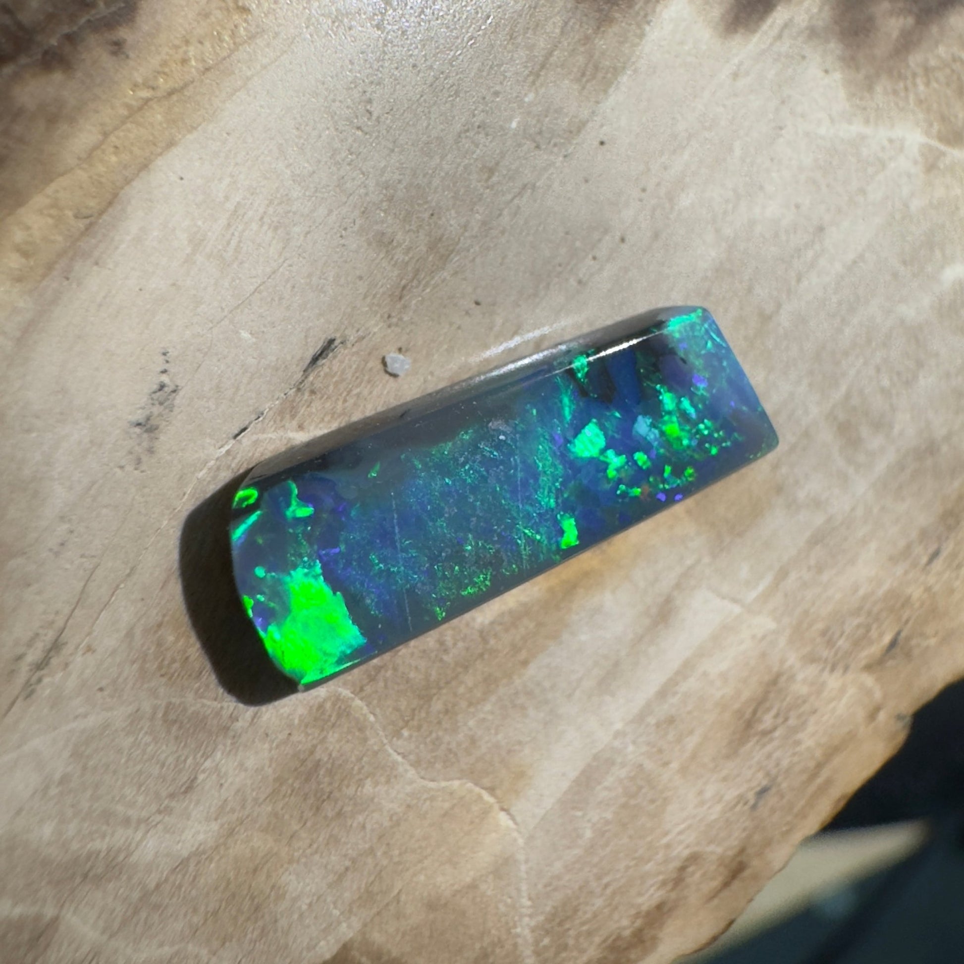 1.9ct Hand - cut Solid Lightning Ridge Semi Black Opal