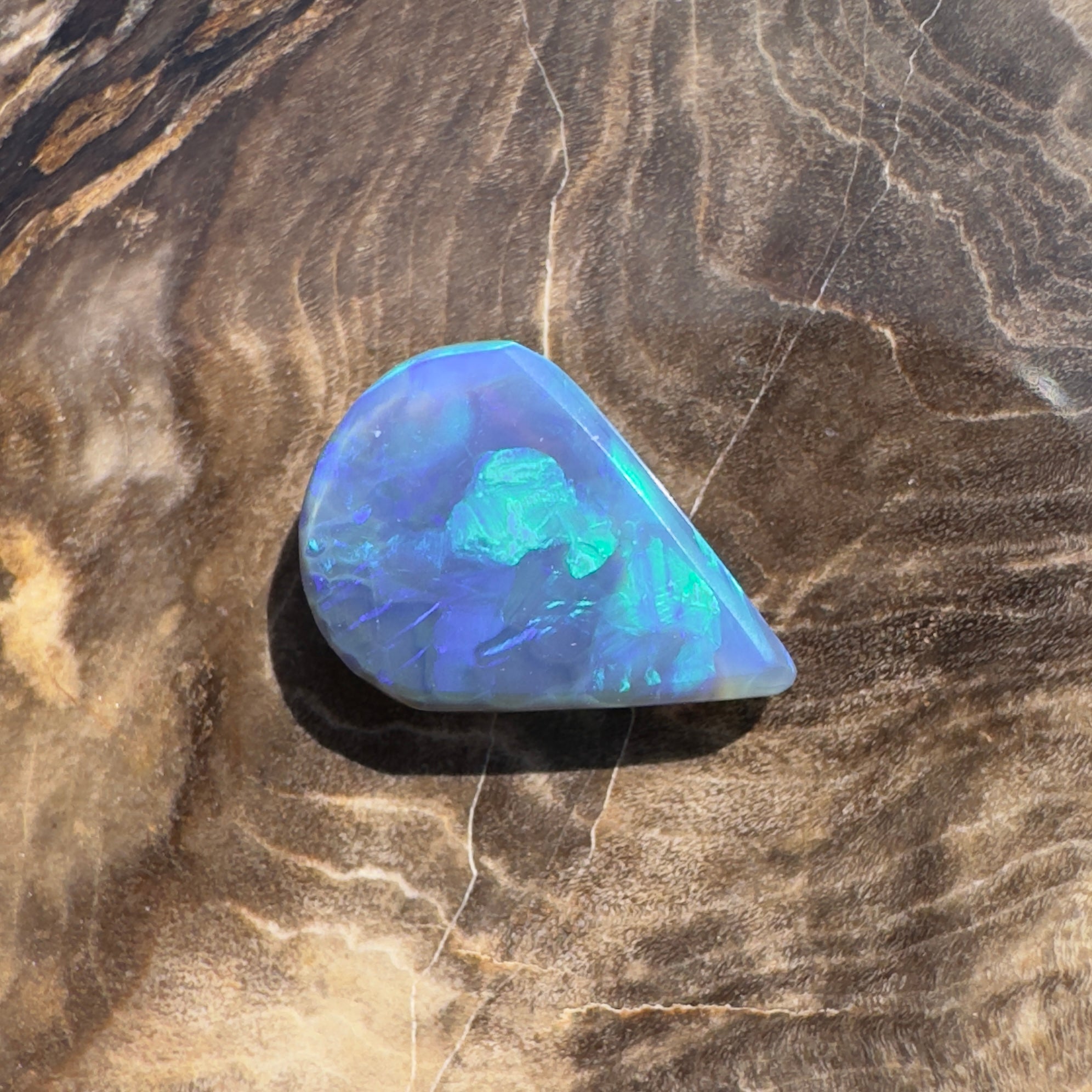1.9ct Hand - cut Solid Lightning Ridge Semi Black Opal