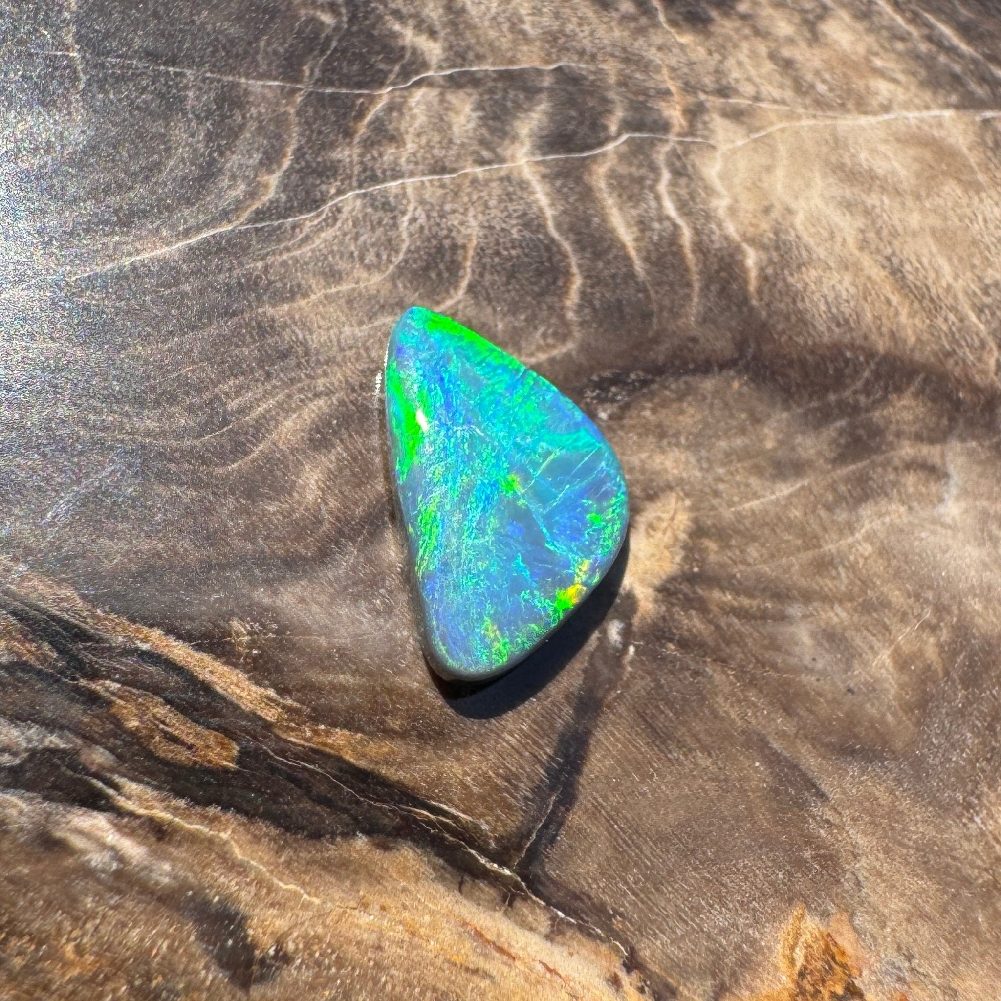 1ct Hand - cut Solid Lightning Ridge Black Opal
