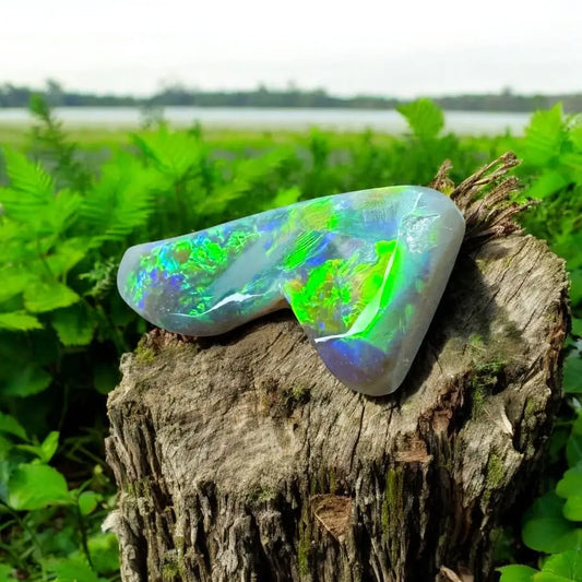 Iridescent opal gemstone from Lightning Ridge in 2.5ct hand-cut solid semi-black opal
