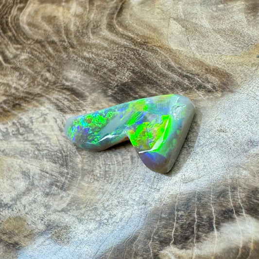 Iridescent opal gemstone from Lightning Ridge in the 2.5ct Hand-Cut Solid Semi Black Opal product