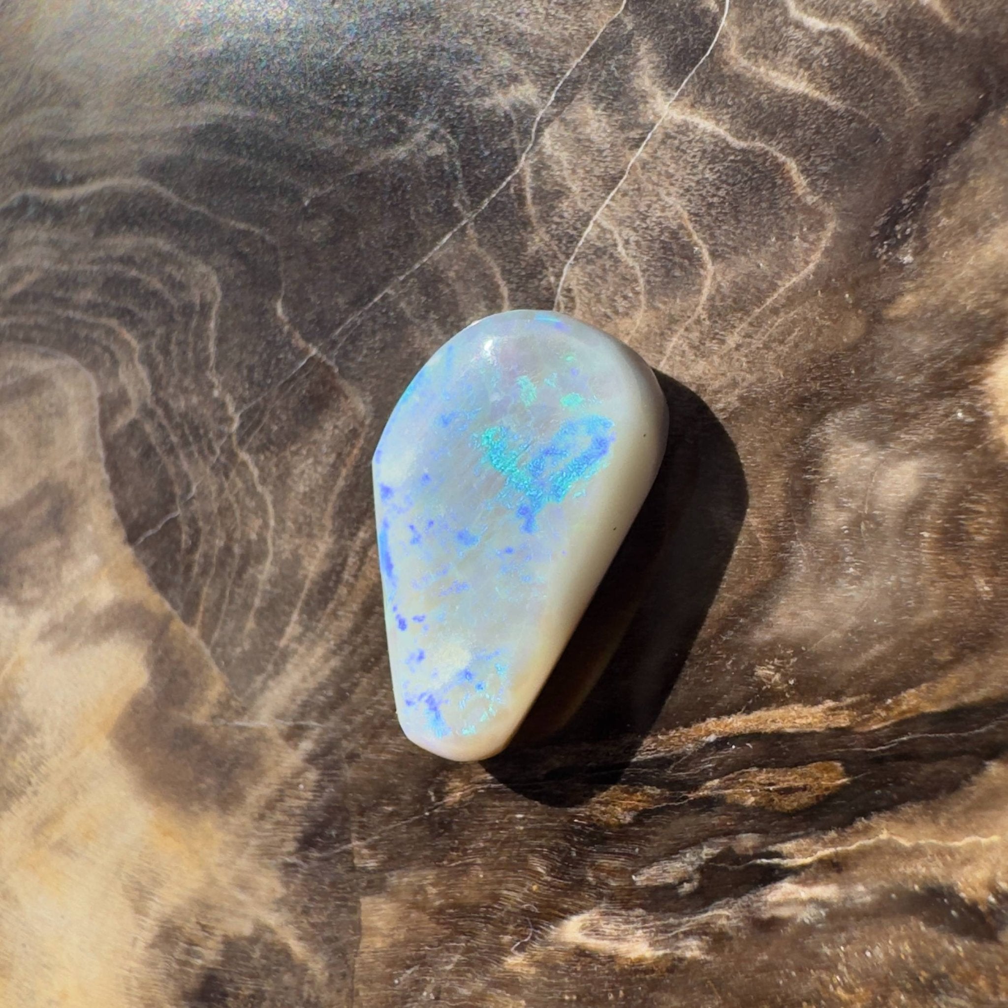 2.4CT Hand - cut Solid Australian Lightning Ridge Opal