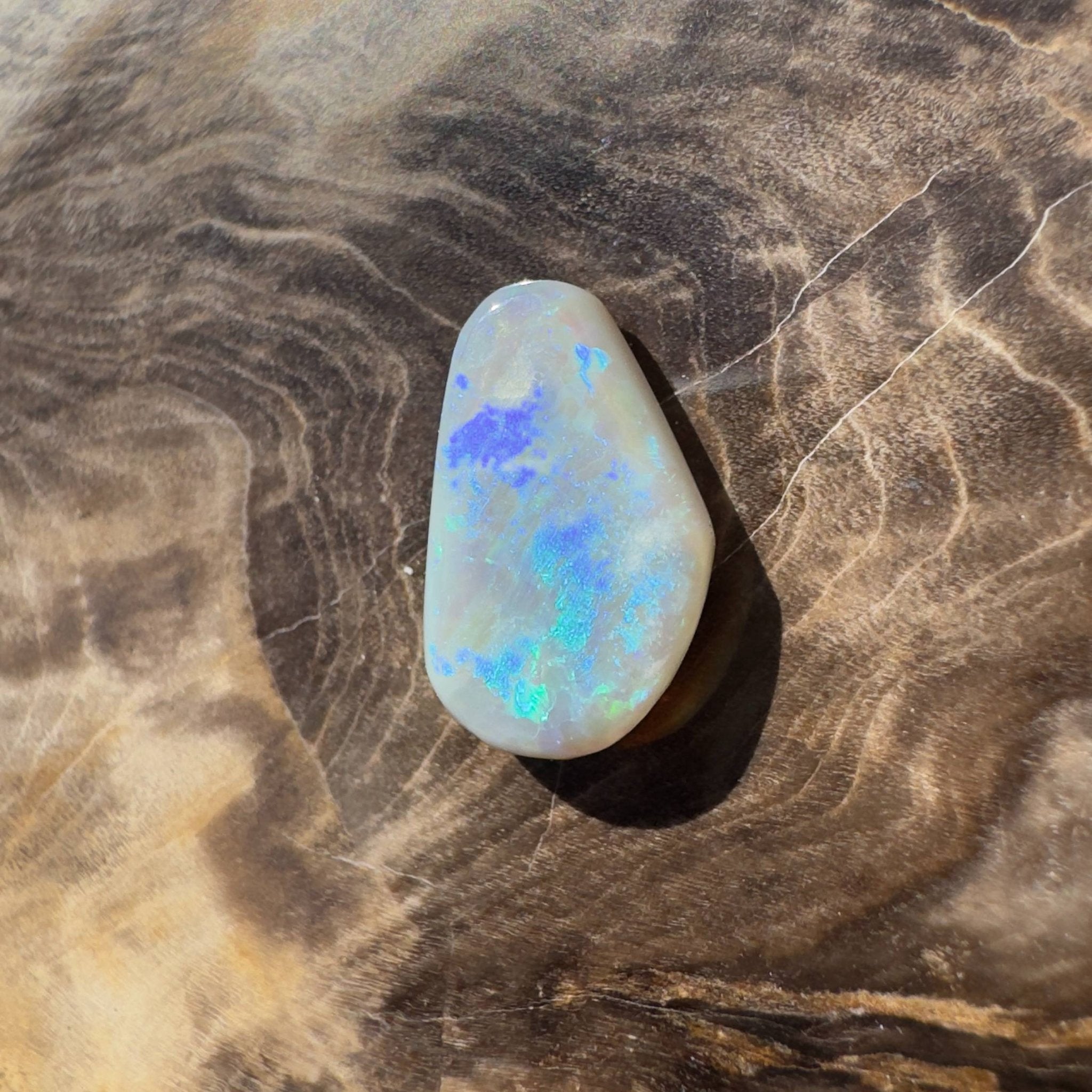 2.4CT Hand - cut Solid Australian Lightning Ridge Opal