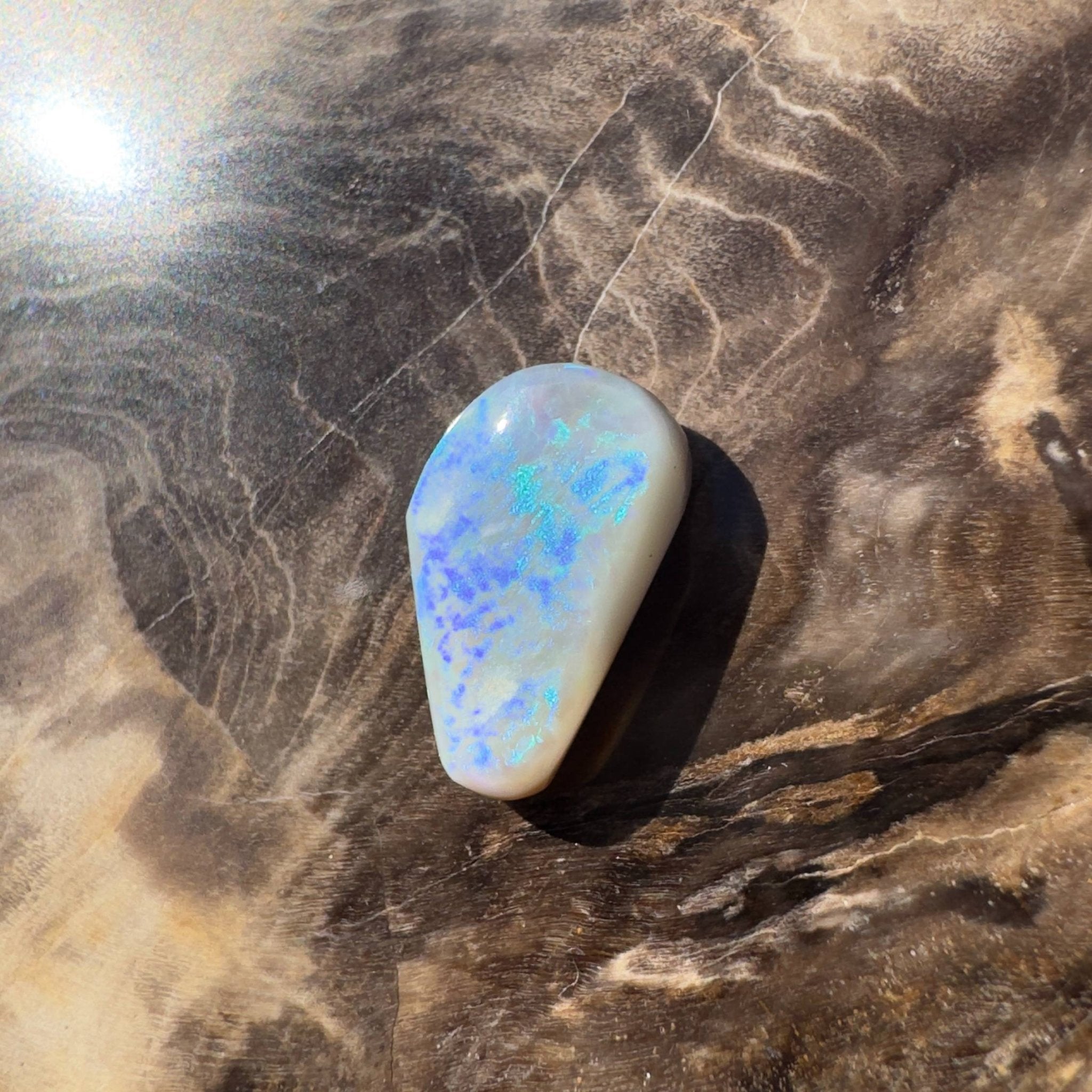 2.4CT Hand - cut Solid Australian Lightning Ridge Opal