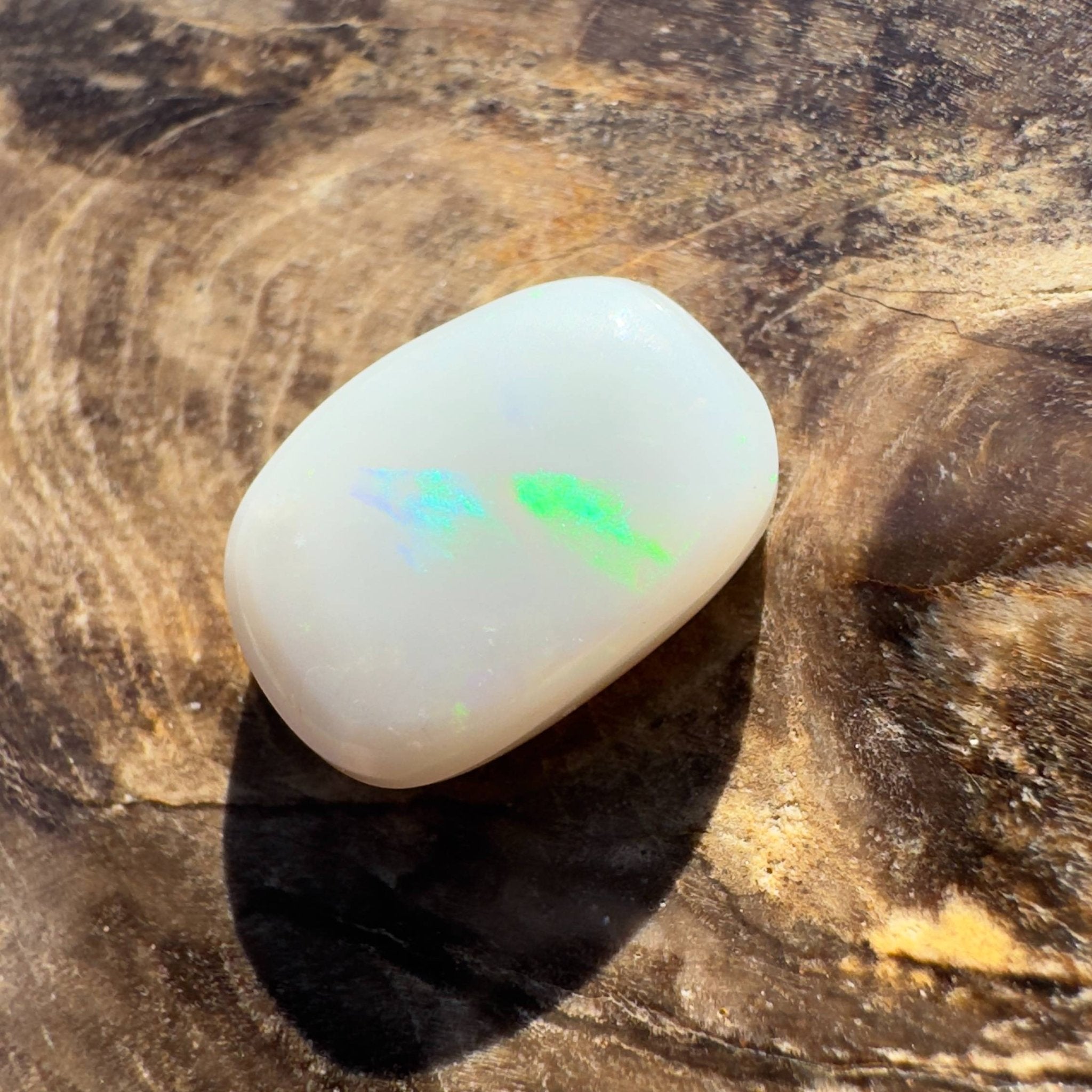 2.5ct Hand - cut Solid Coober Pedy Opal