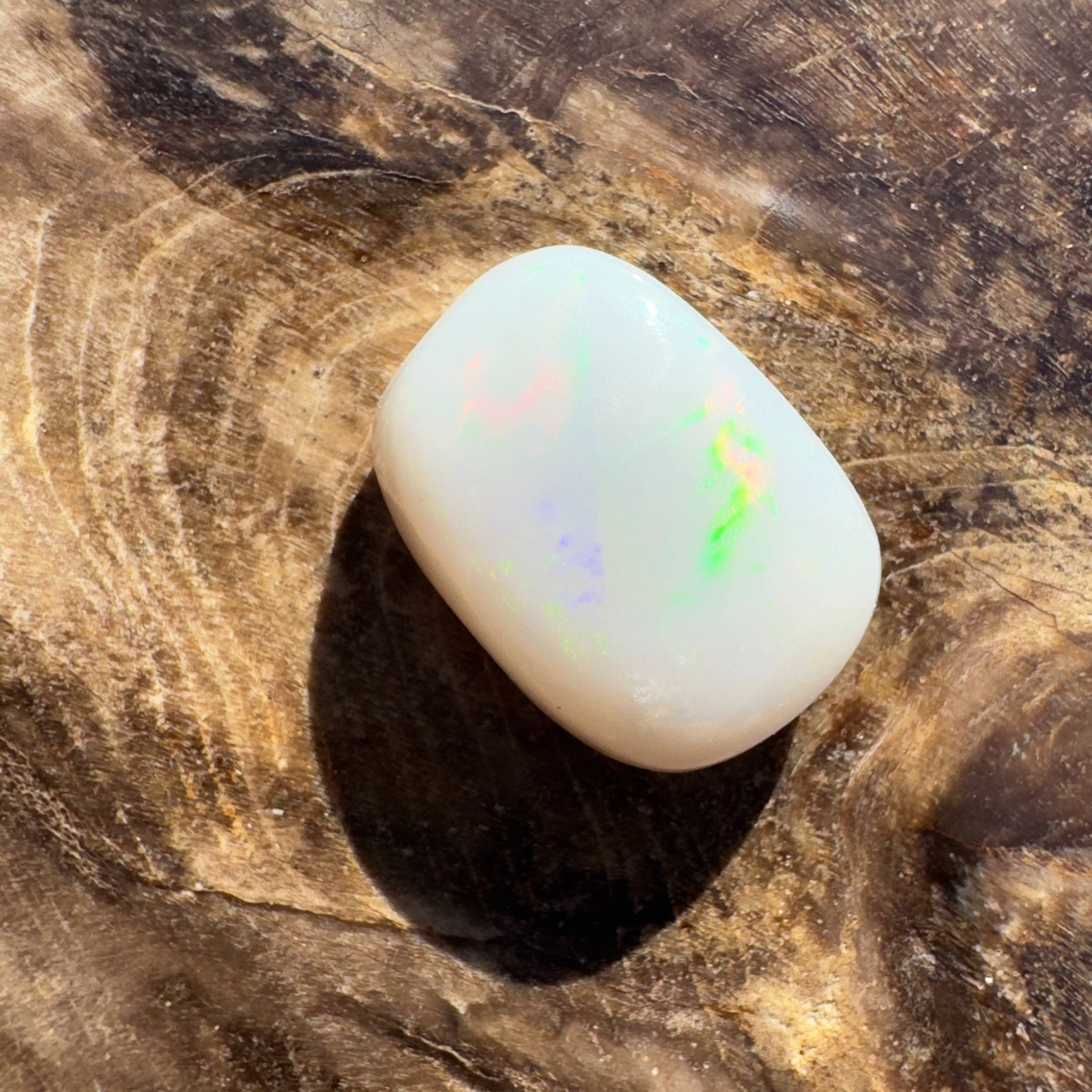 2.5ct Hand - cut Solid Coober Pedy Opal