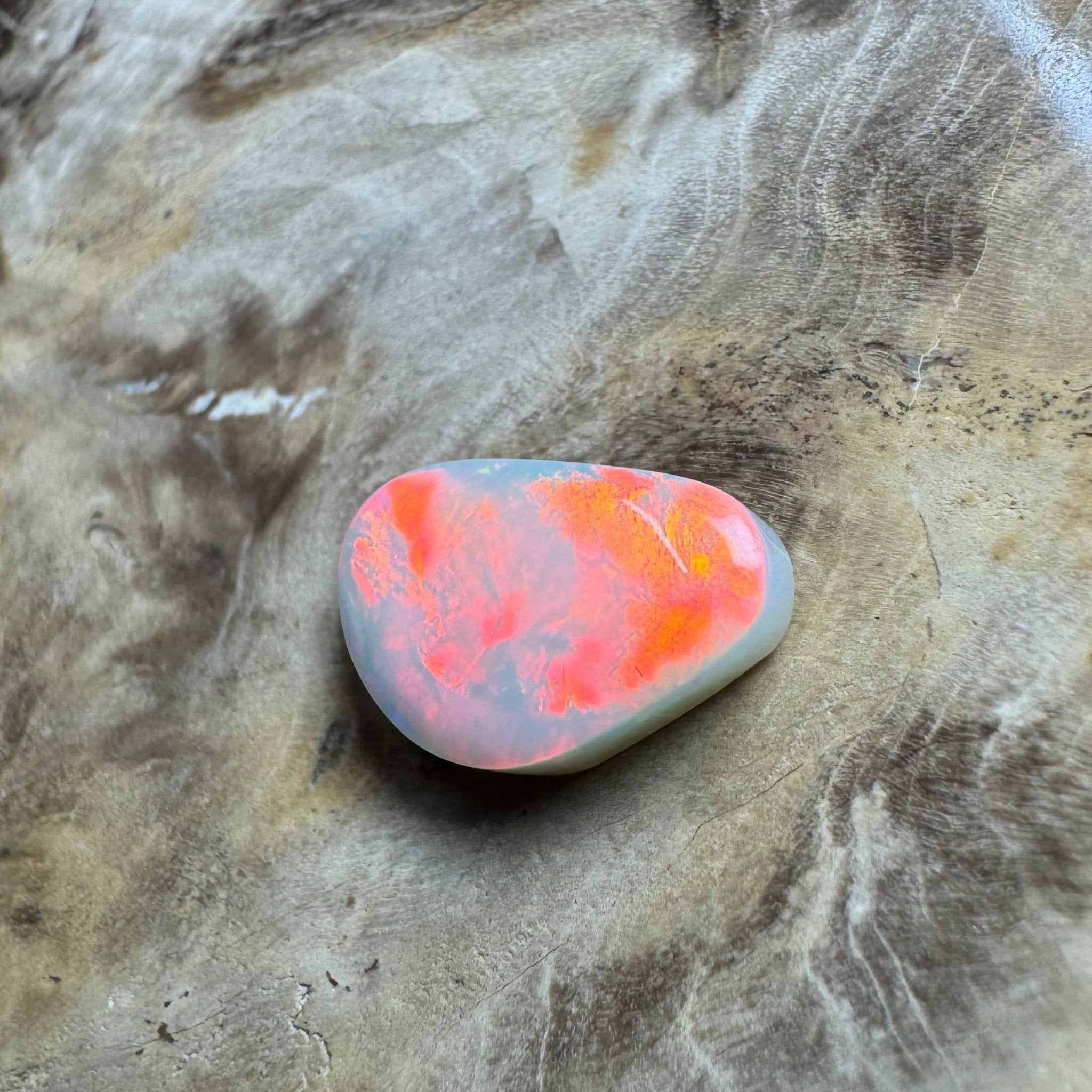 2.5ct Hand - cut Solid Lightning Ridge Opal