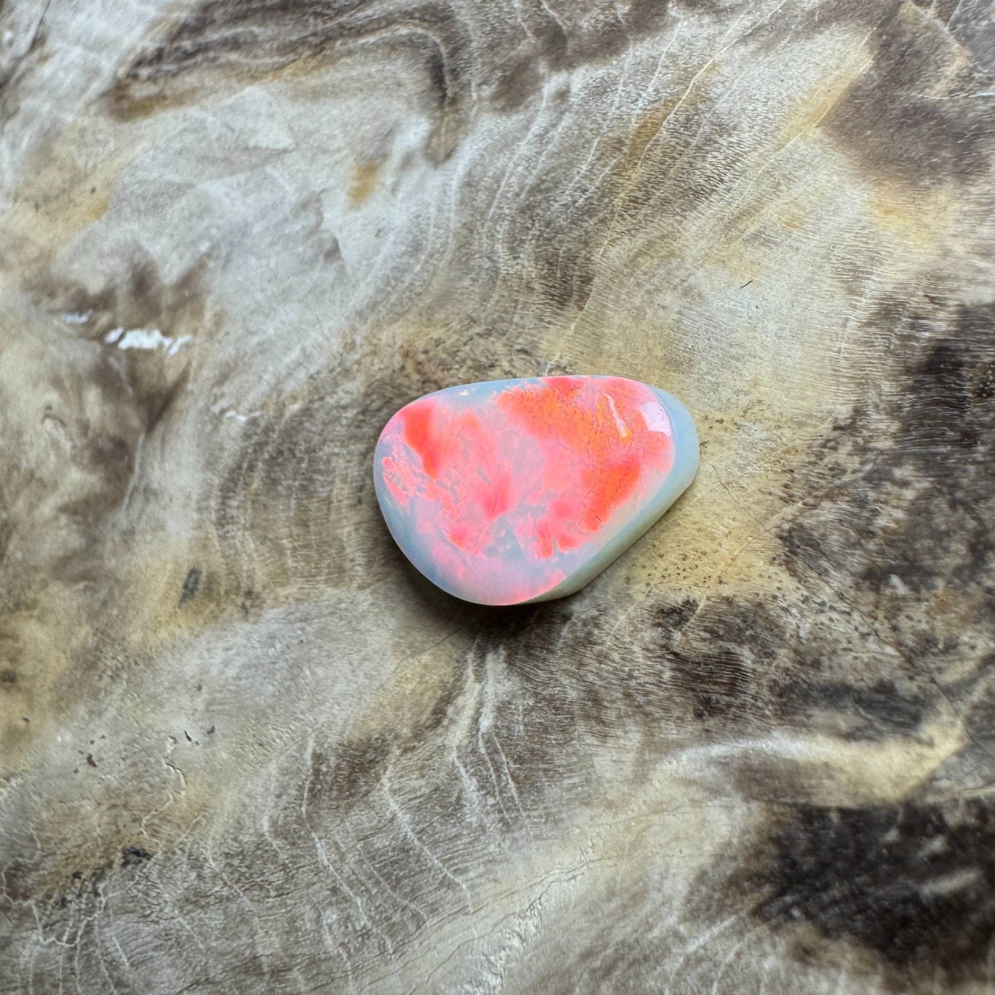 2.5ct Hand - cut Solid Lightning Ridge Opal