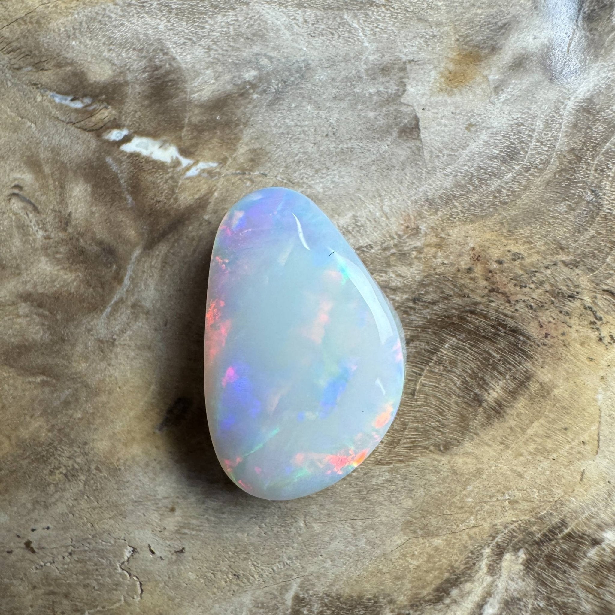 2.5ct Hand - cut Solid Lightning Ridge Opal