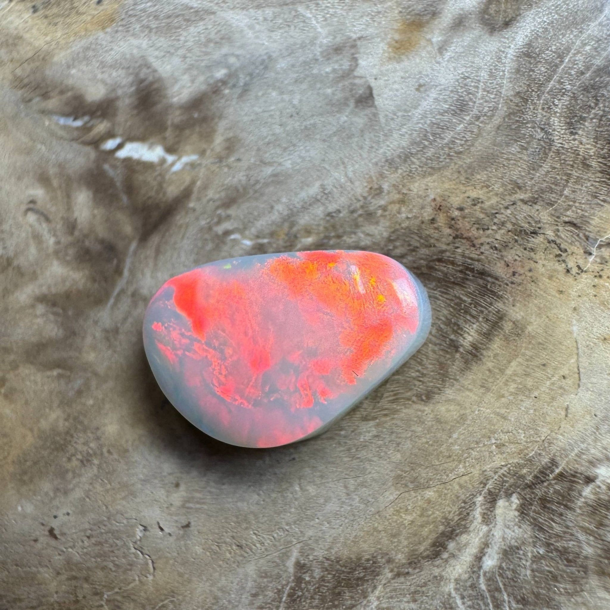 2.5ct Hand - cut Solid Lightning Ridge Opal