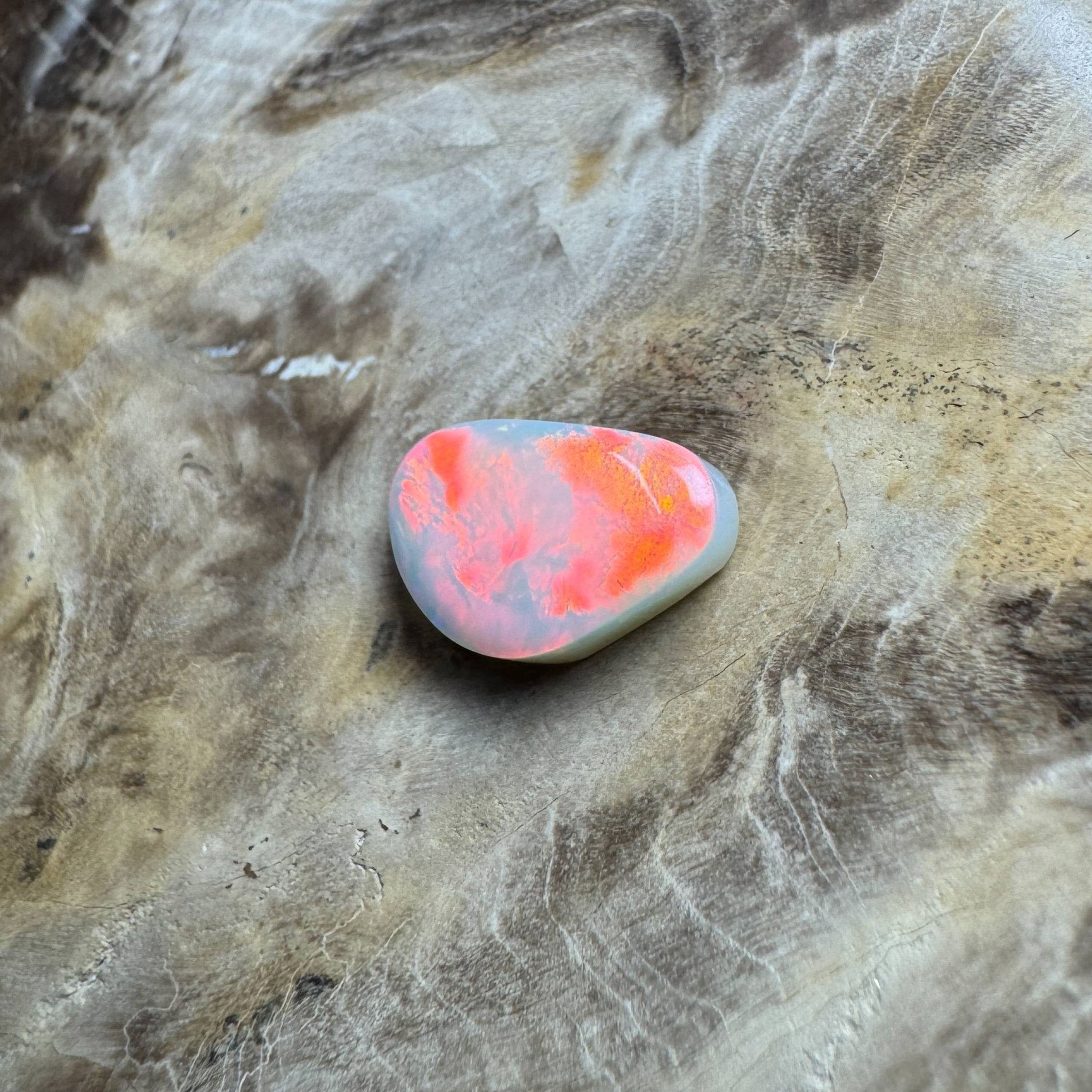 2.5ct Hand - cut Solid Lightning Ridge Opal
