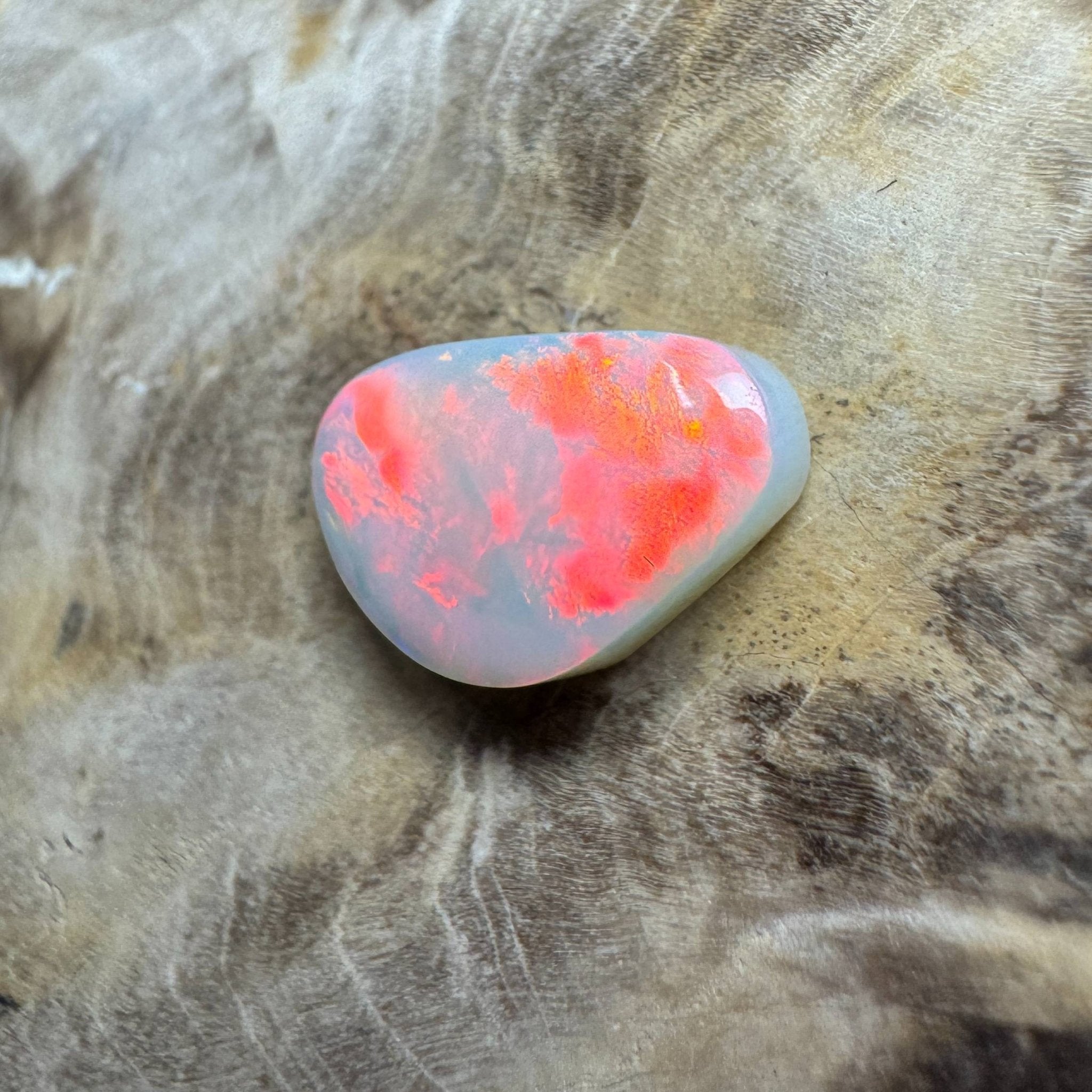 2.5ct Hand - cut Solid Lightning Ridge Opal