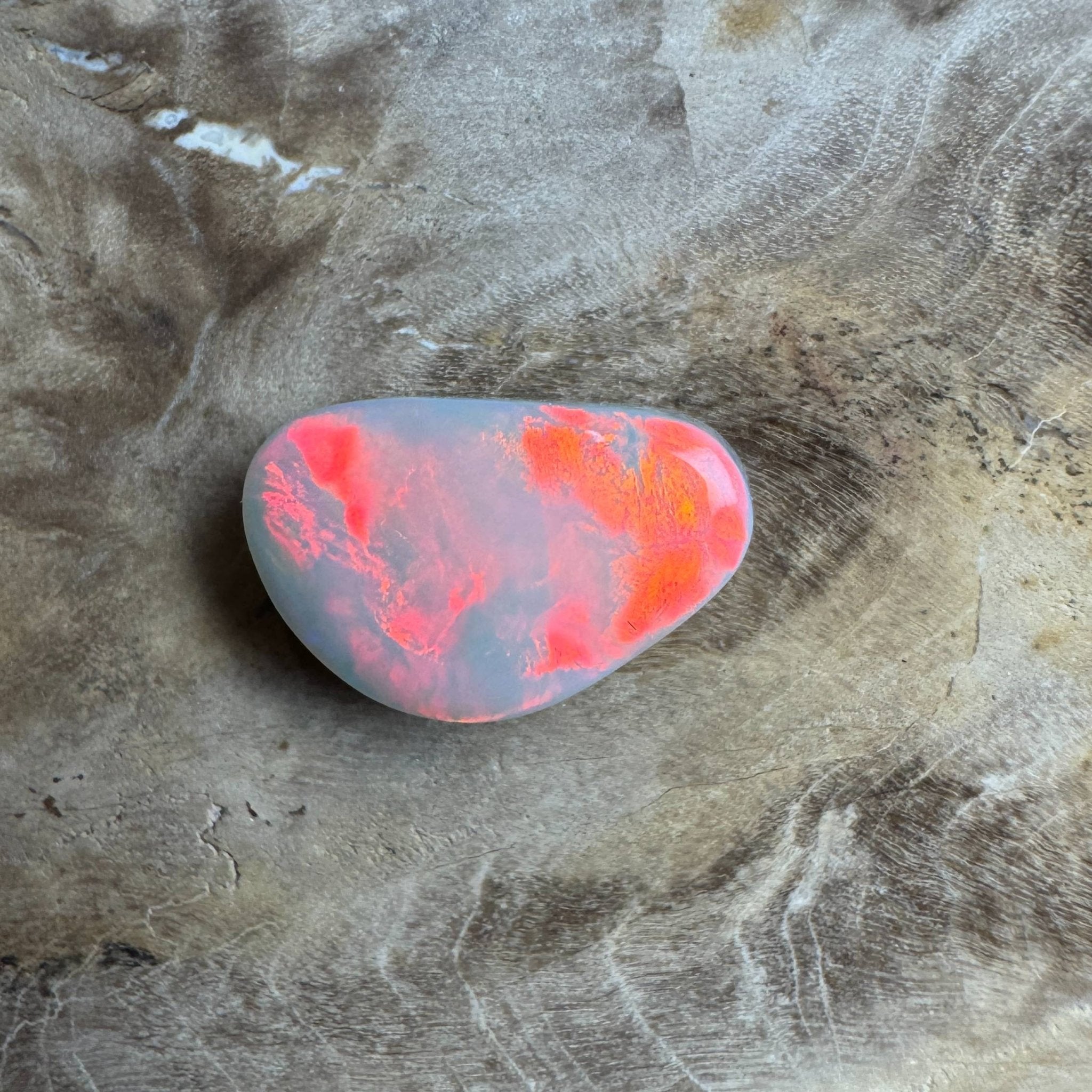 2.5ct Hand - cut Solid Lightning Ridge Opal
