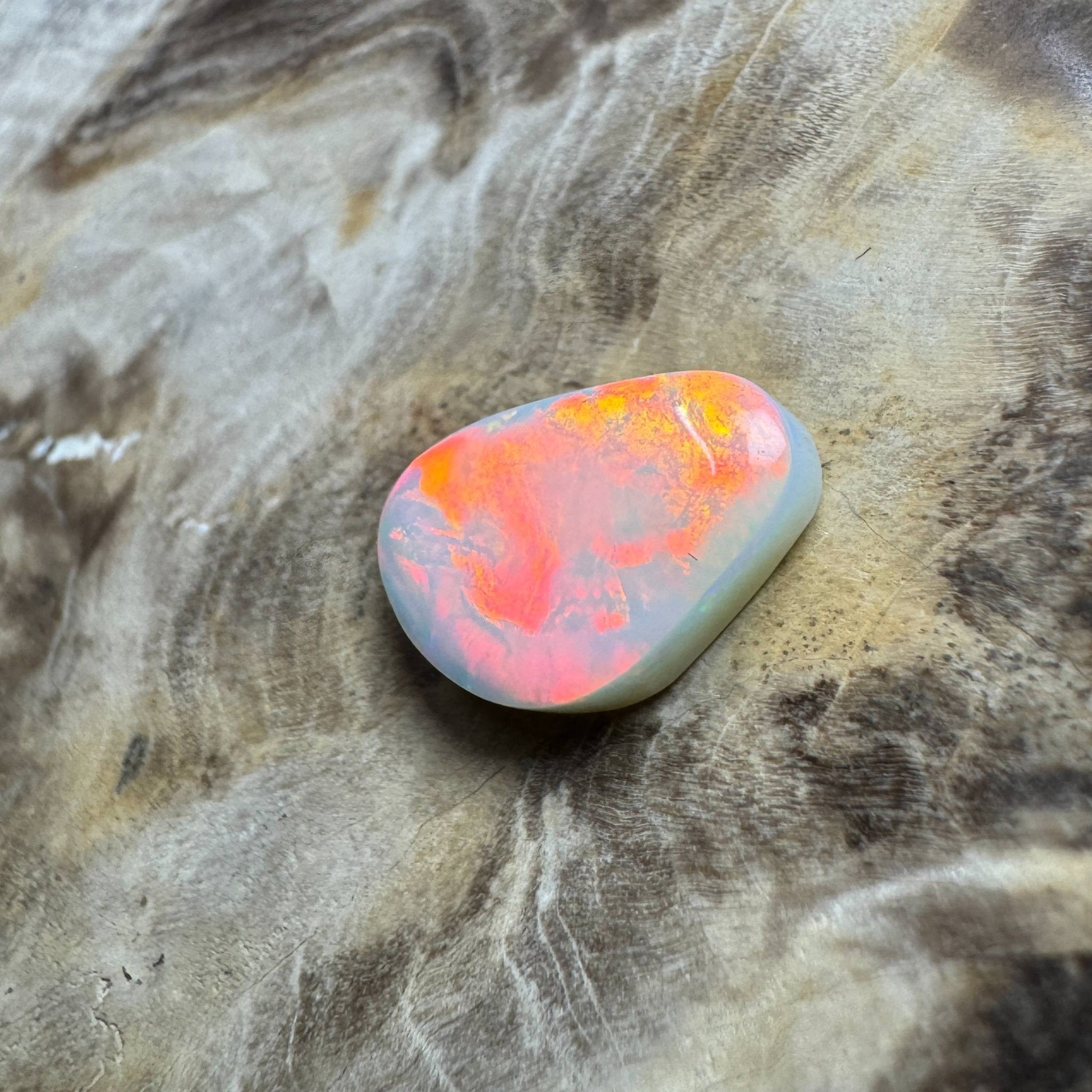 2.5ct Hand - cut Solid Lightning Ridge Opal