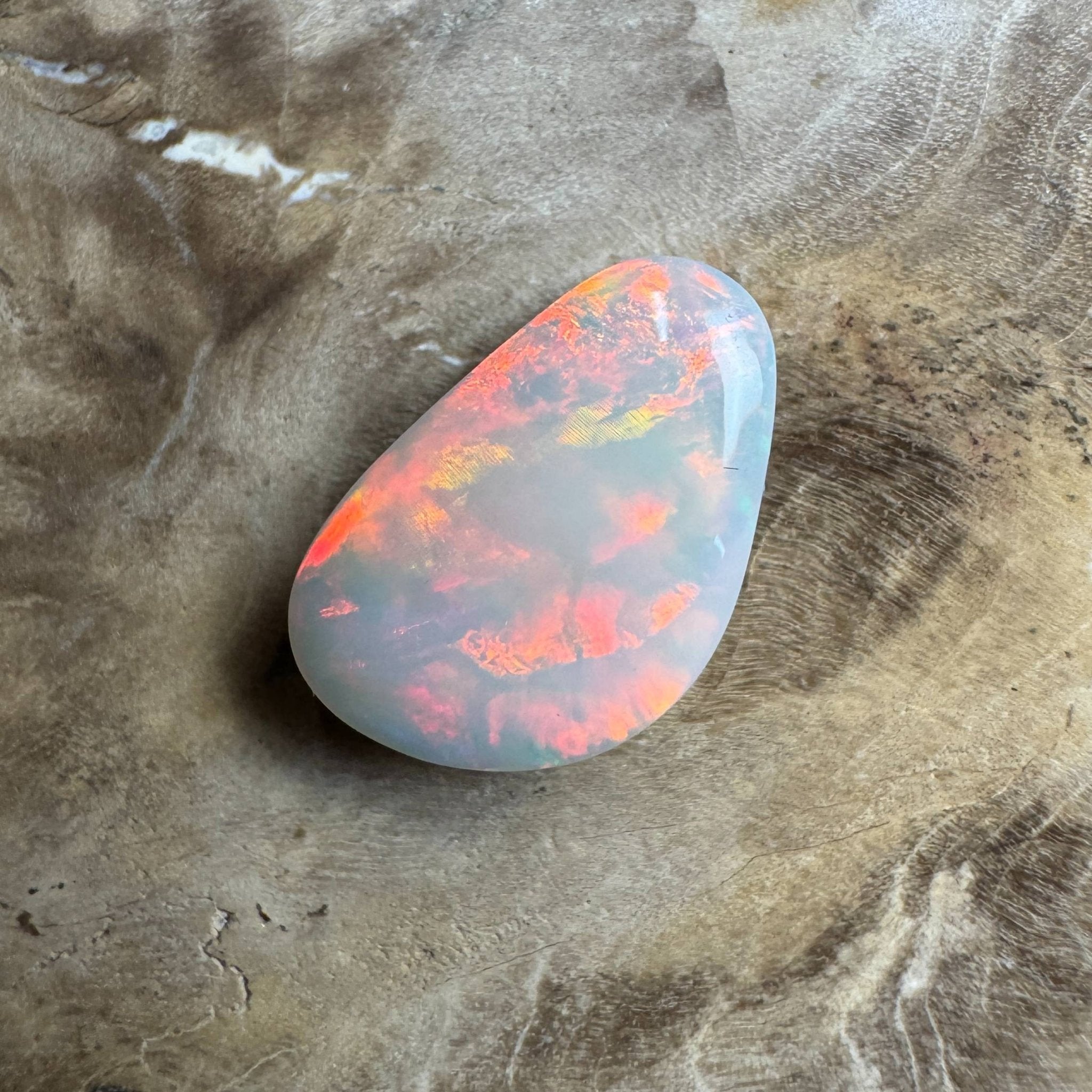 2.5ct Hand - cut Solid Lightning Ridge Opal