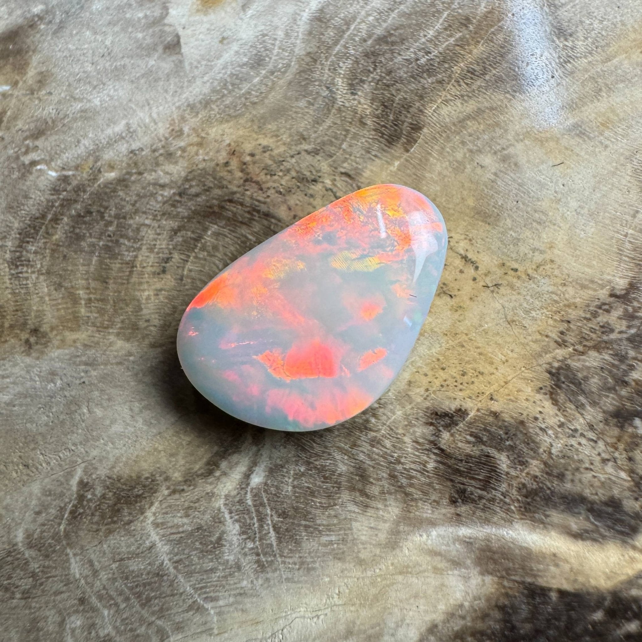 2.5ct Hand - cut Solid Lightning Ridge Opal