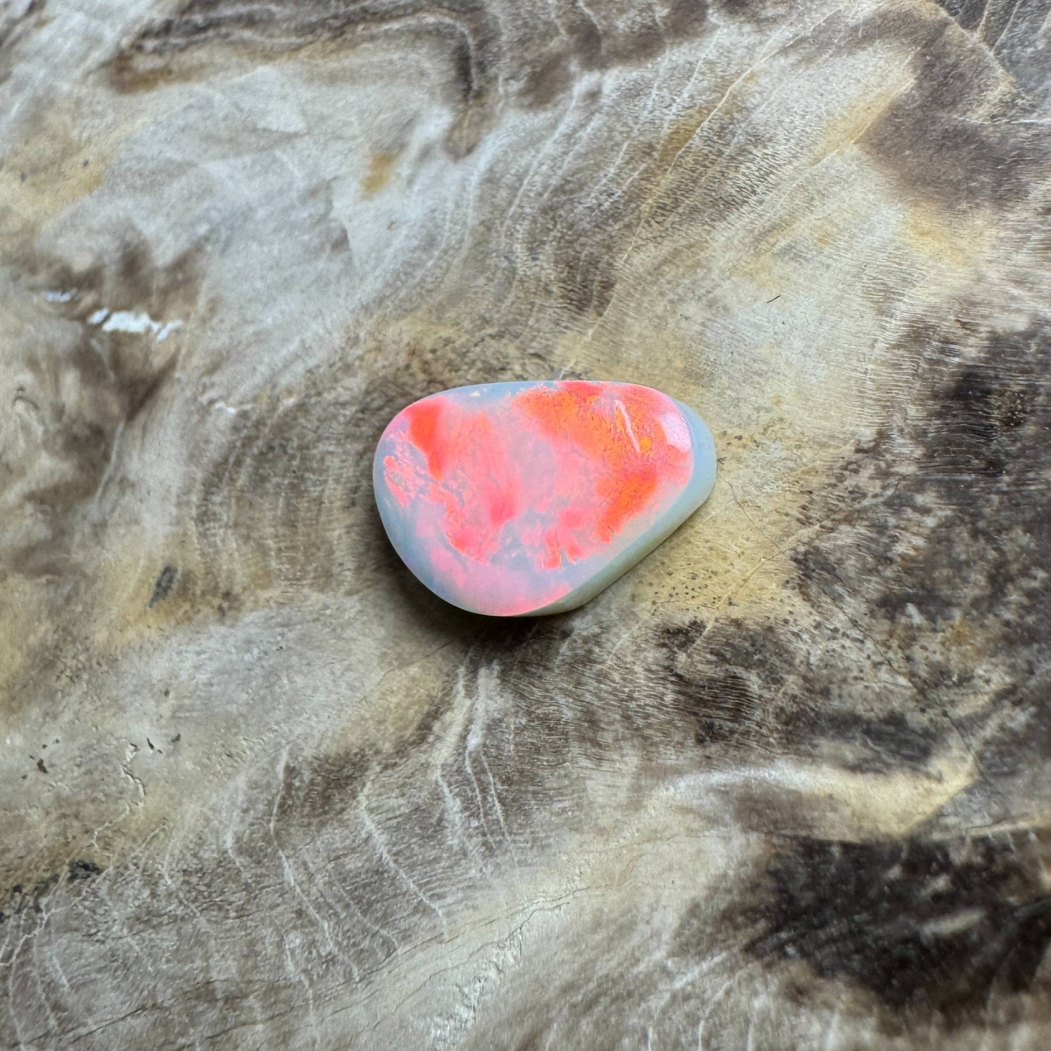 2.5ct Hand - cut Solid Lightning Ridge Opal