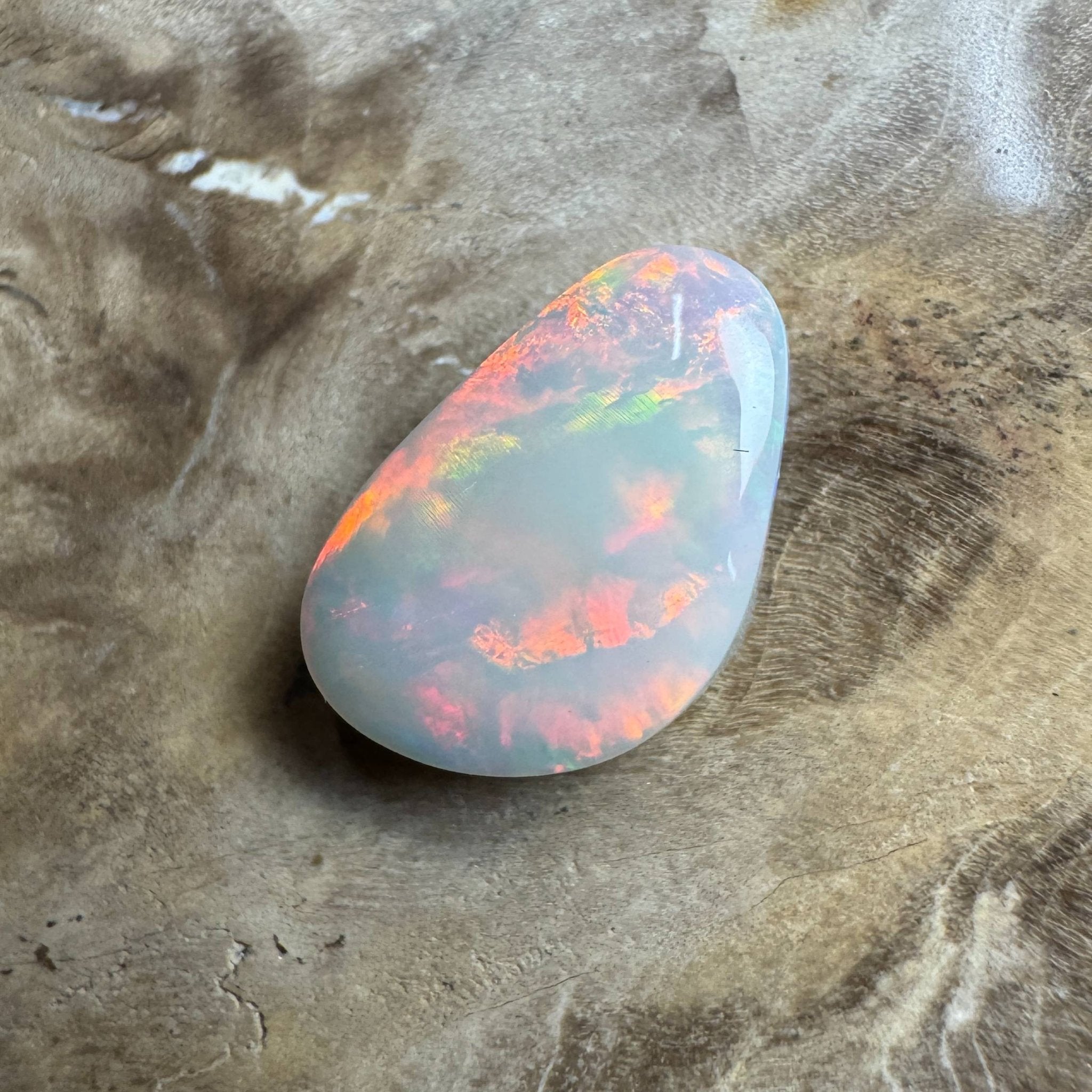2.5ct Hand - cut Solid Lightning Ridge Opal