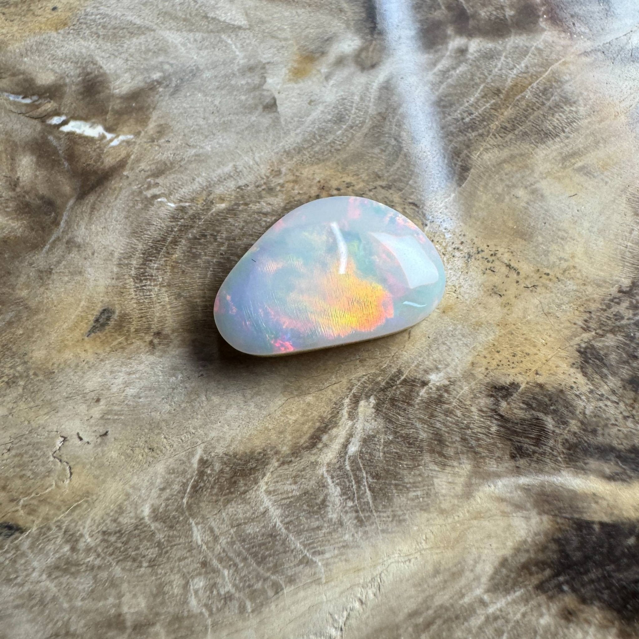 2.5ct Hand - cut Solid Lightning Ridge Opal