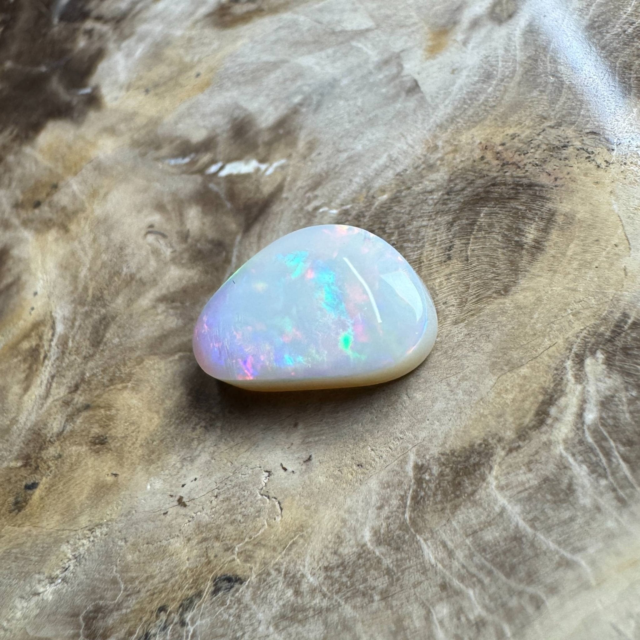 2.5ct Hand - cut Solid Lightning Ridge Opal