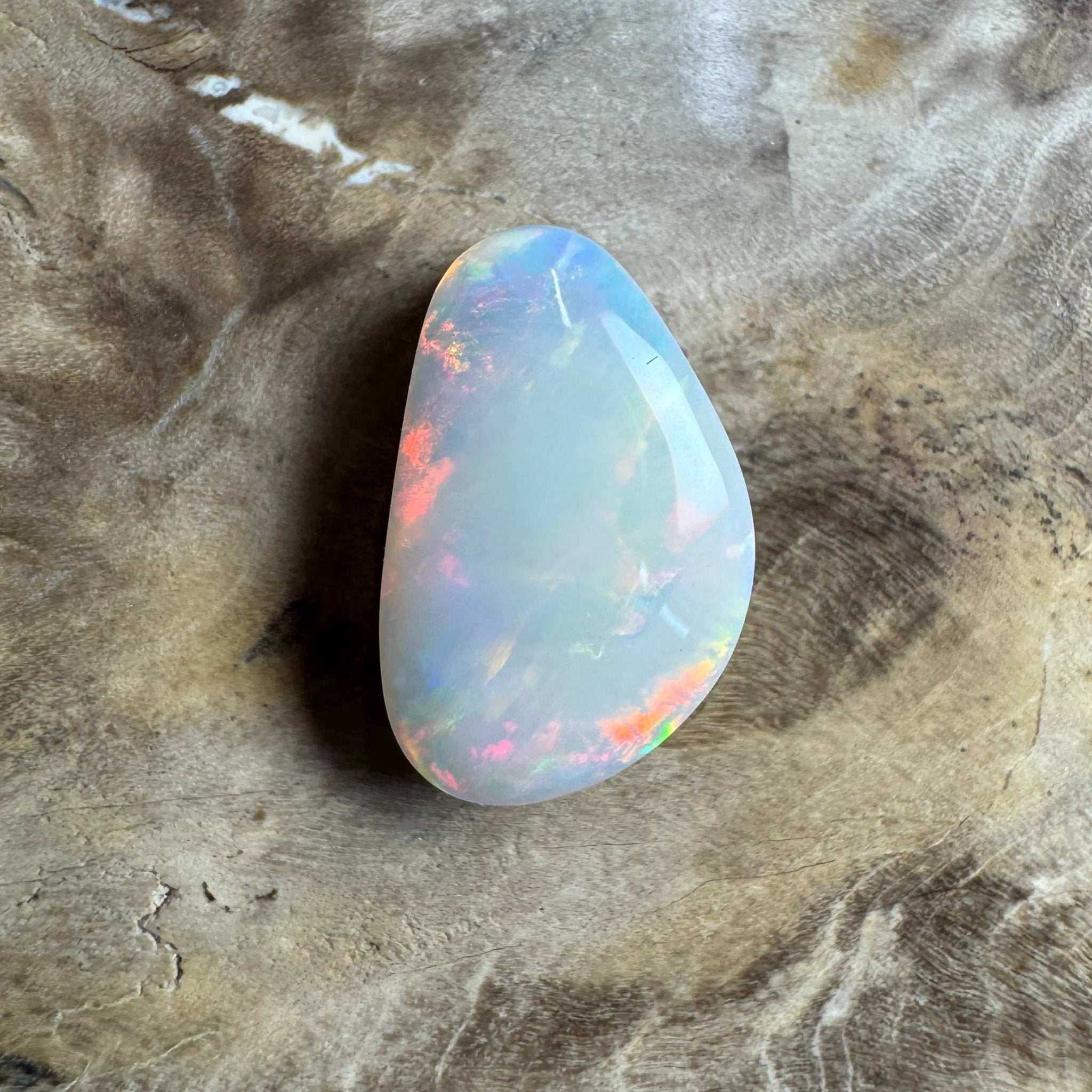 2.5ct Hand - cut Solid Lightning Ridge Opal