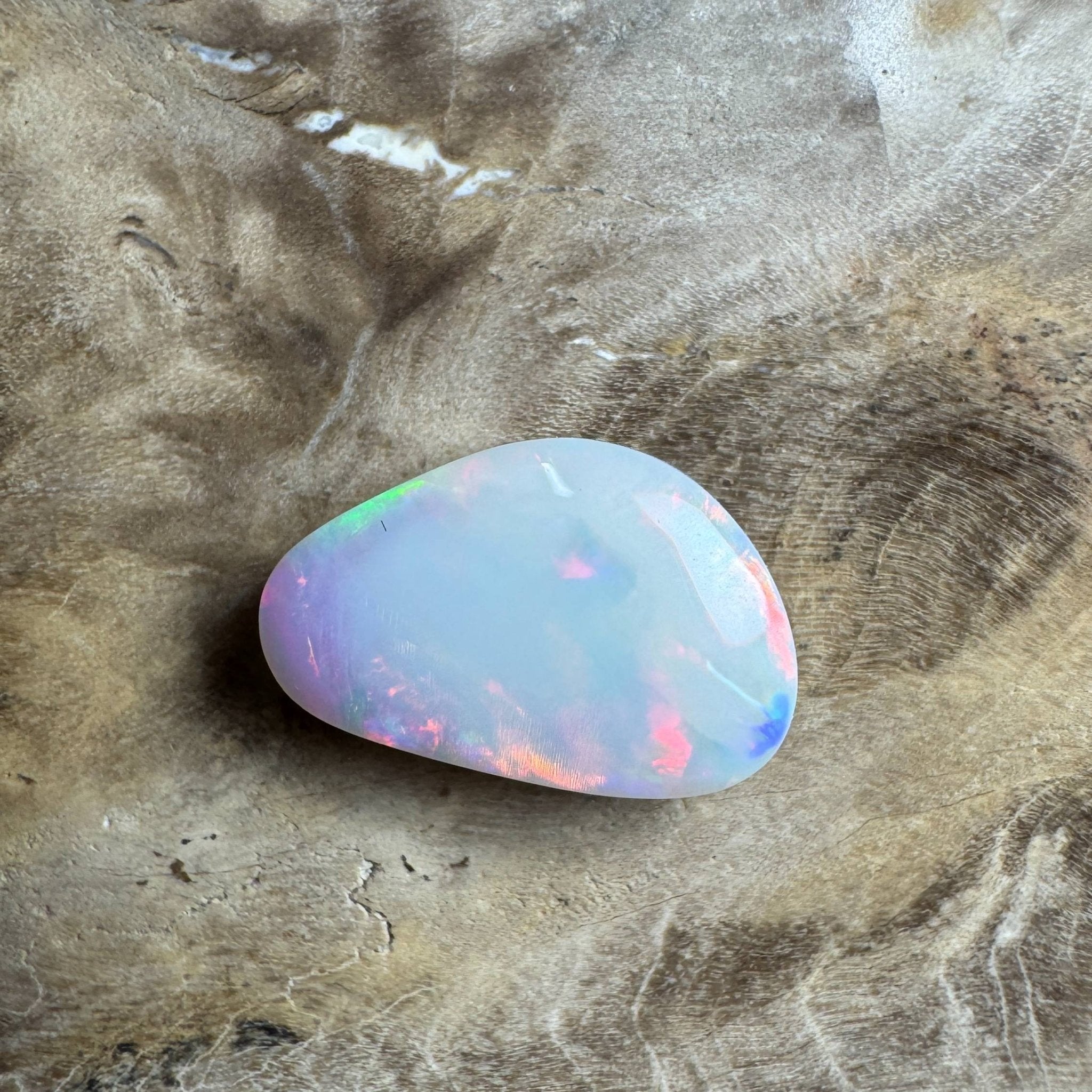 2.5ct Hand - cut Solid Lightning Ridge Opal