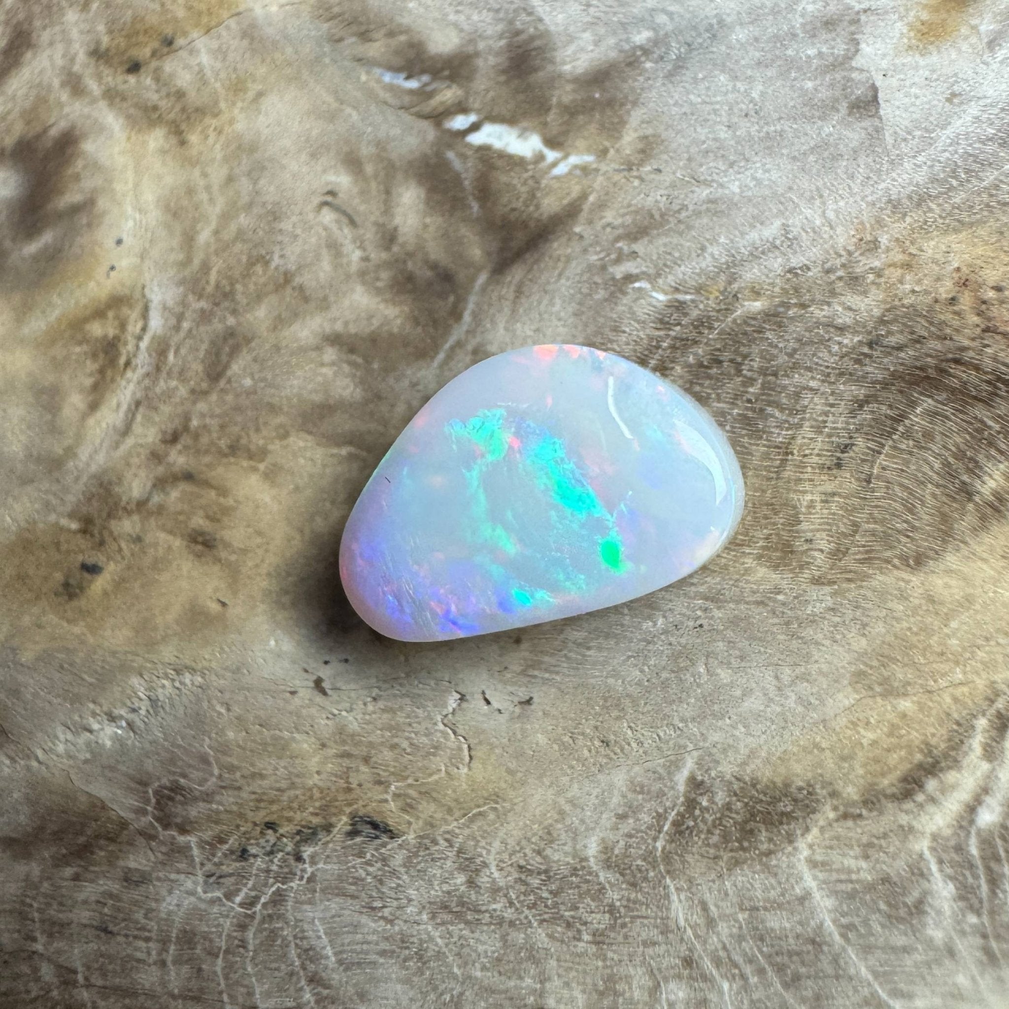 2.5ct Hand - cut Solid Lightning Ridge Opal