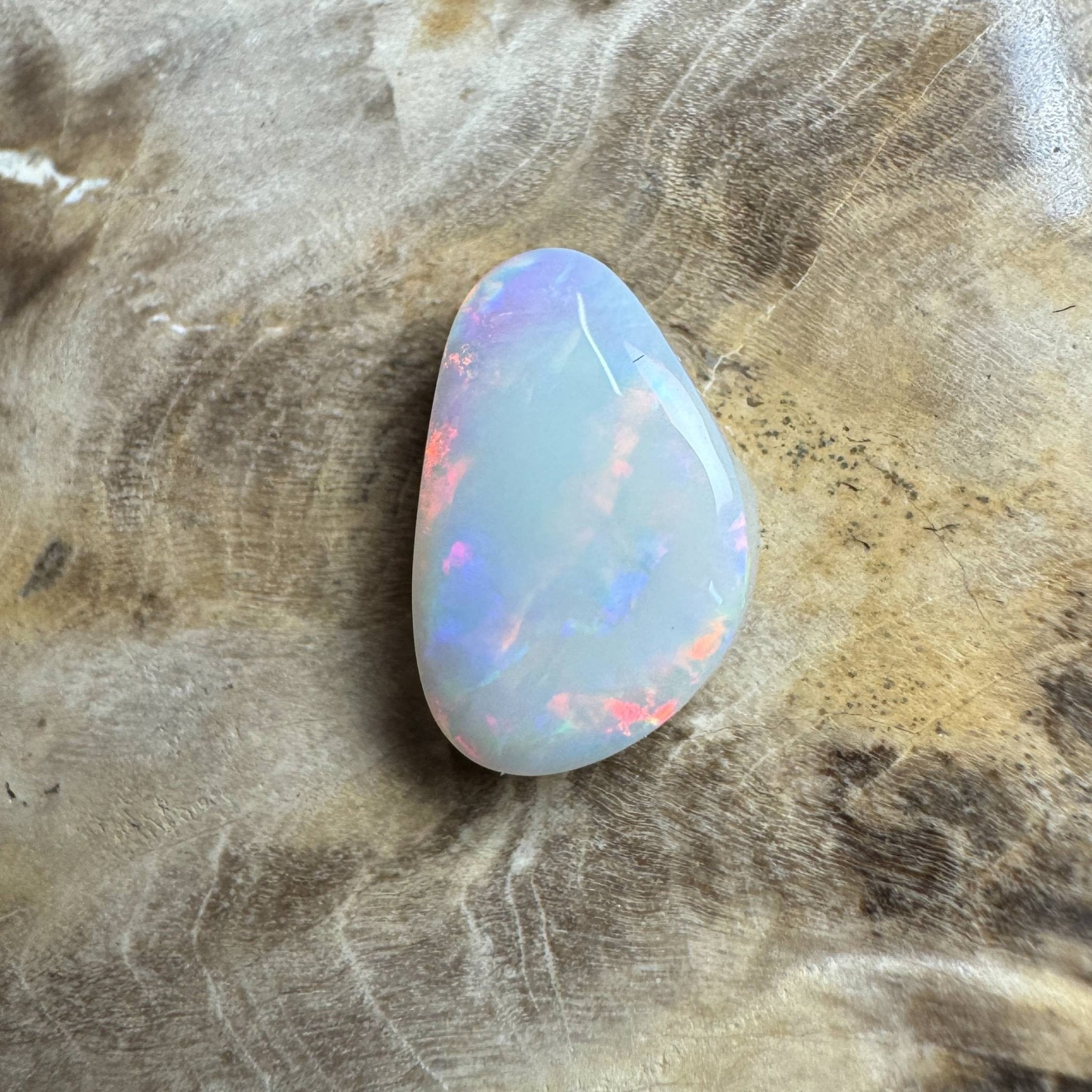 2.5ct Hand - cut Solid Lightning Ridge Opal