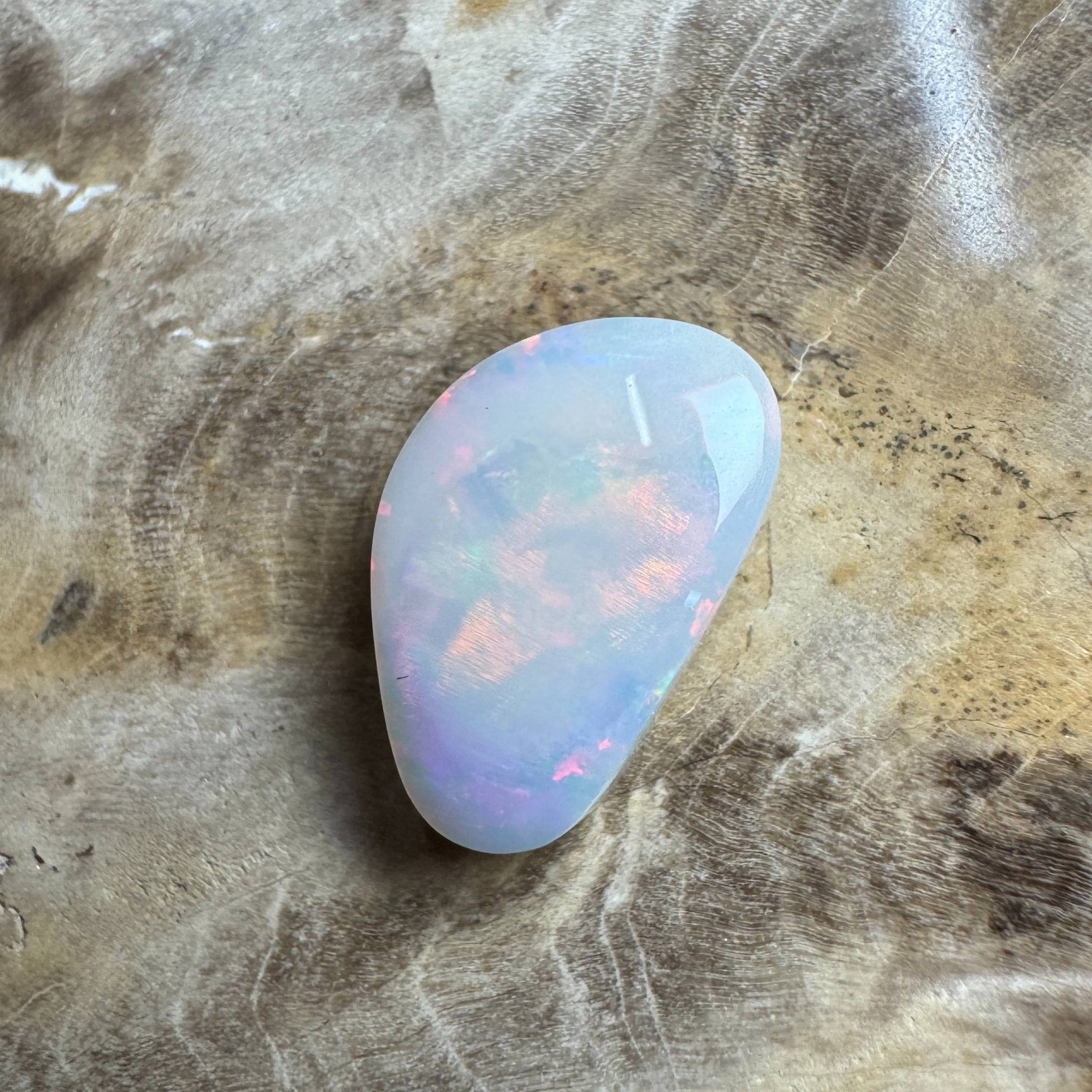 2.5ct Hand - cut Solid Lightning Ridge Opal