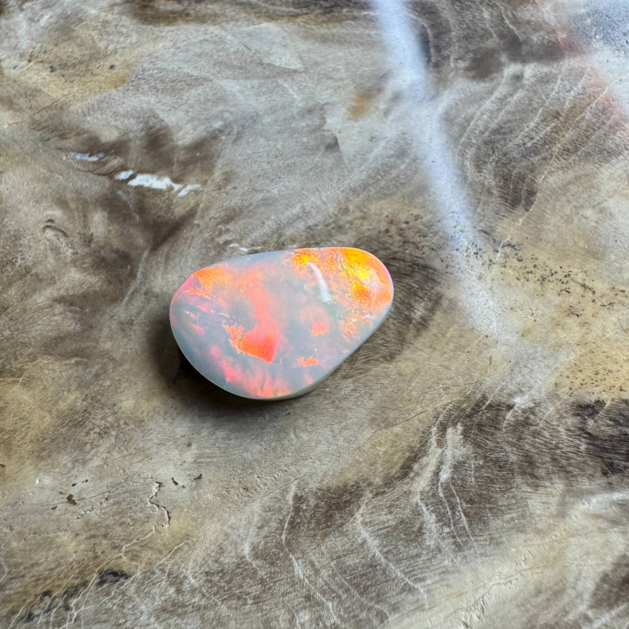 2.5ct Hand - cut Solid Lightning Ridge Opal