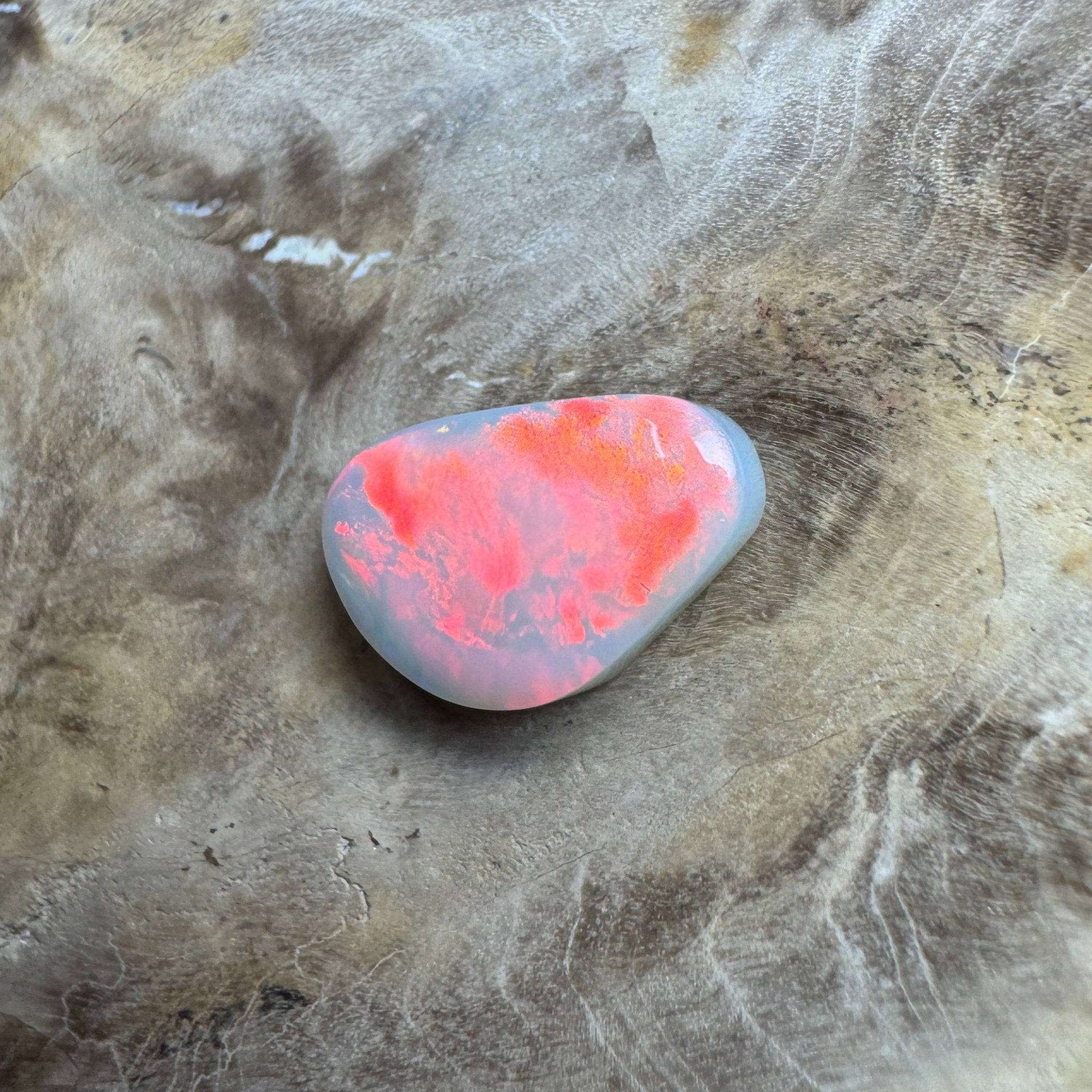 2.5ct Hand - cut Solid Lightning Ridge Opal