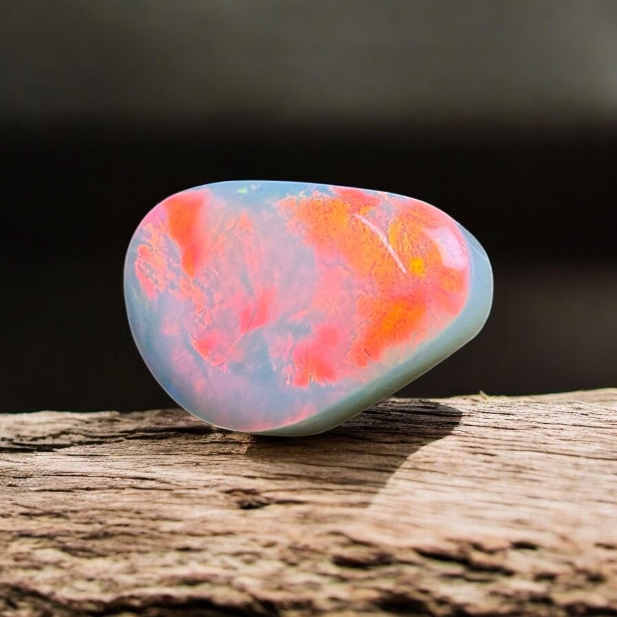 2.5ct Hand - cut Solid Lightning Ridge Opal