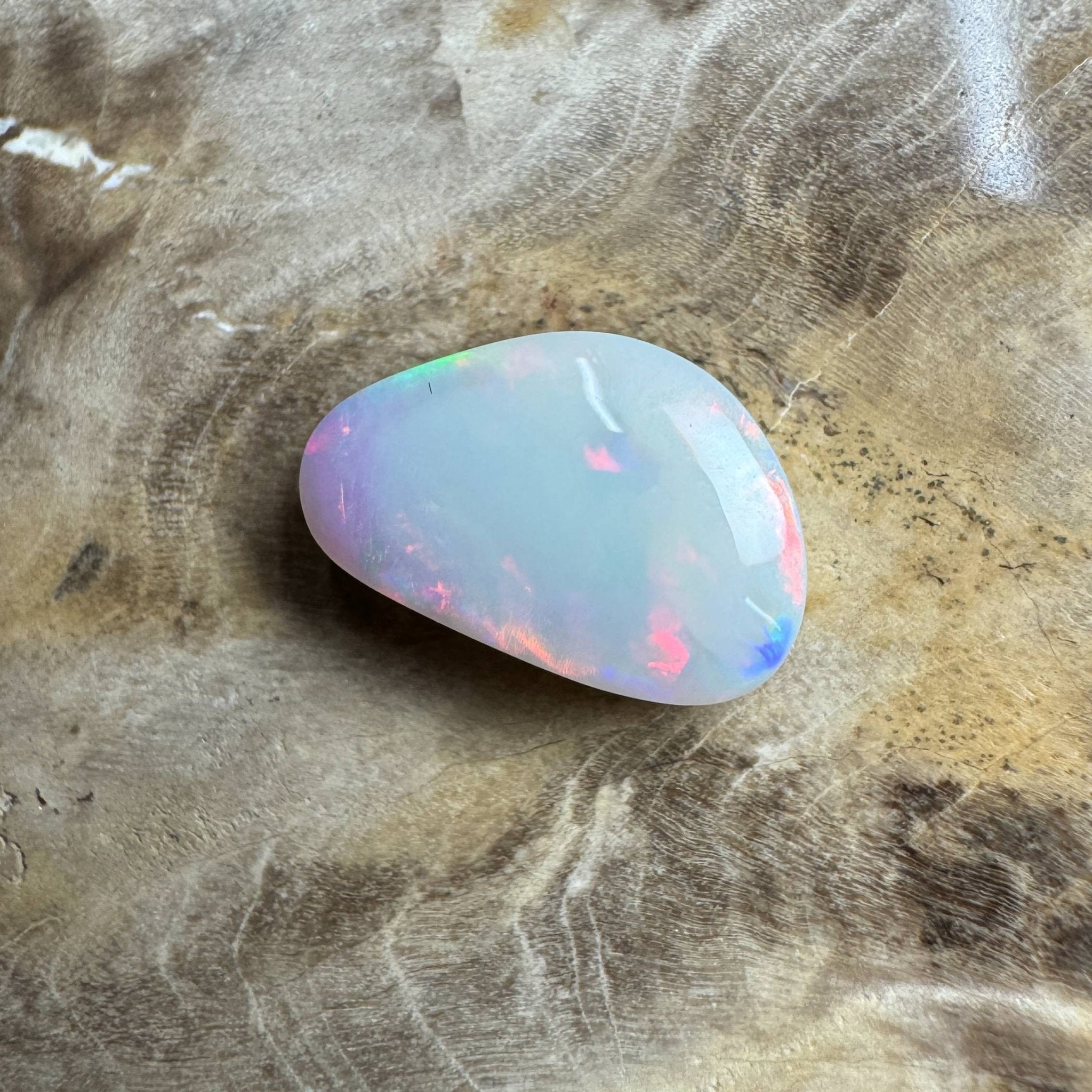 2.5ct Hand - cut Solid Lightning Ridge Opal