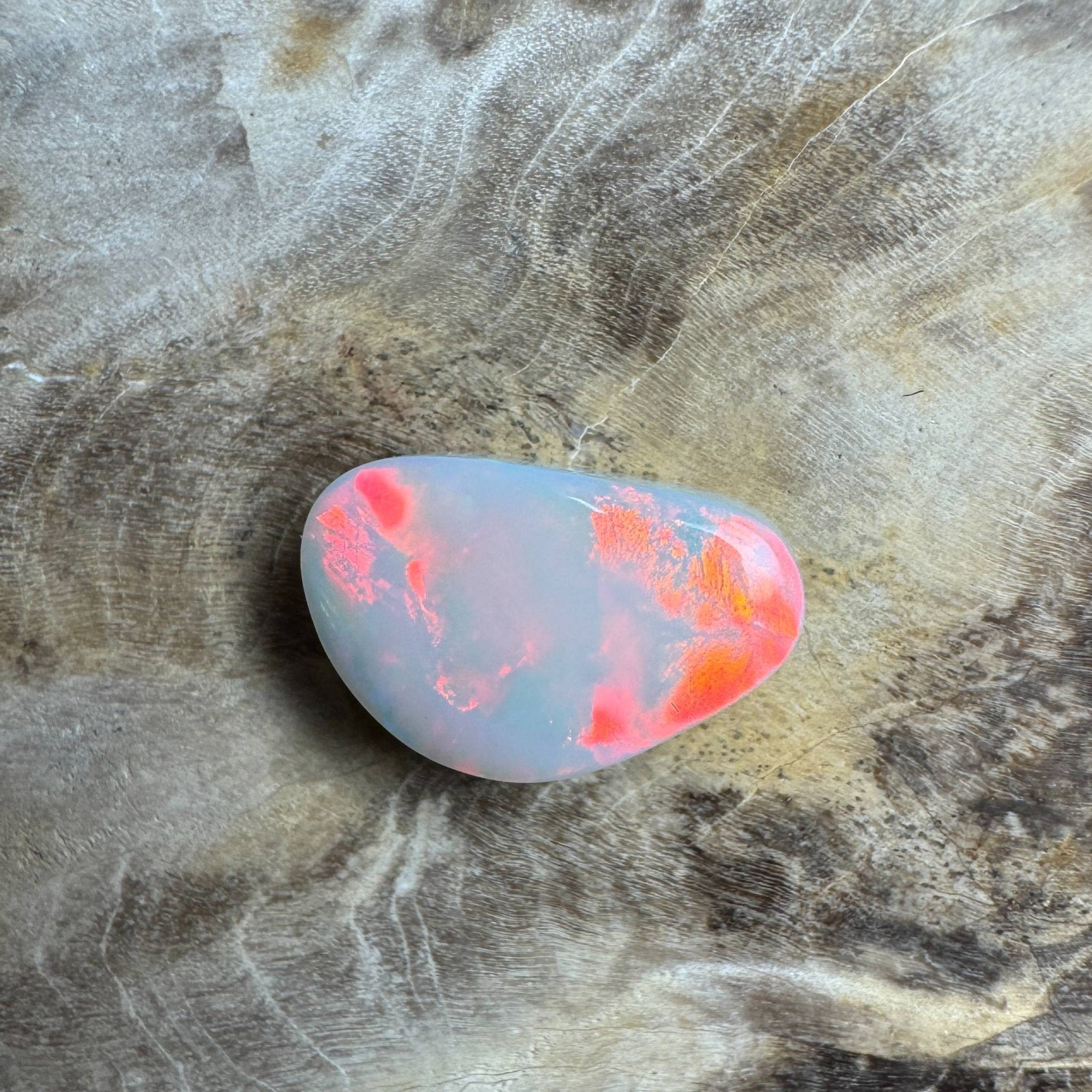 2.5ct Hand - cut Solid Lightning Ridge Opal