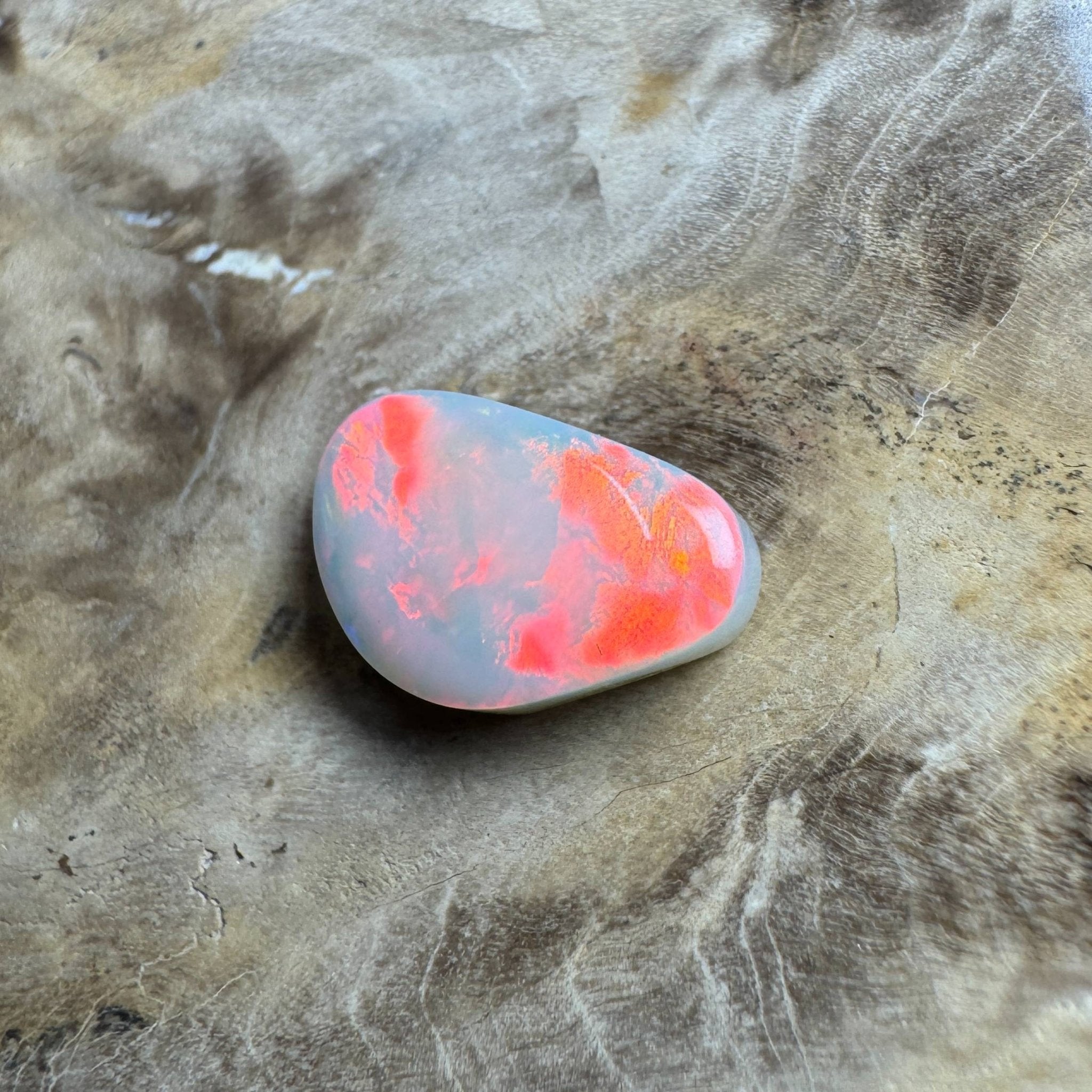 2.5ct Hand - cut Solid Lightning Ridge Opal