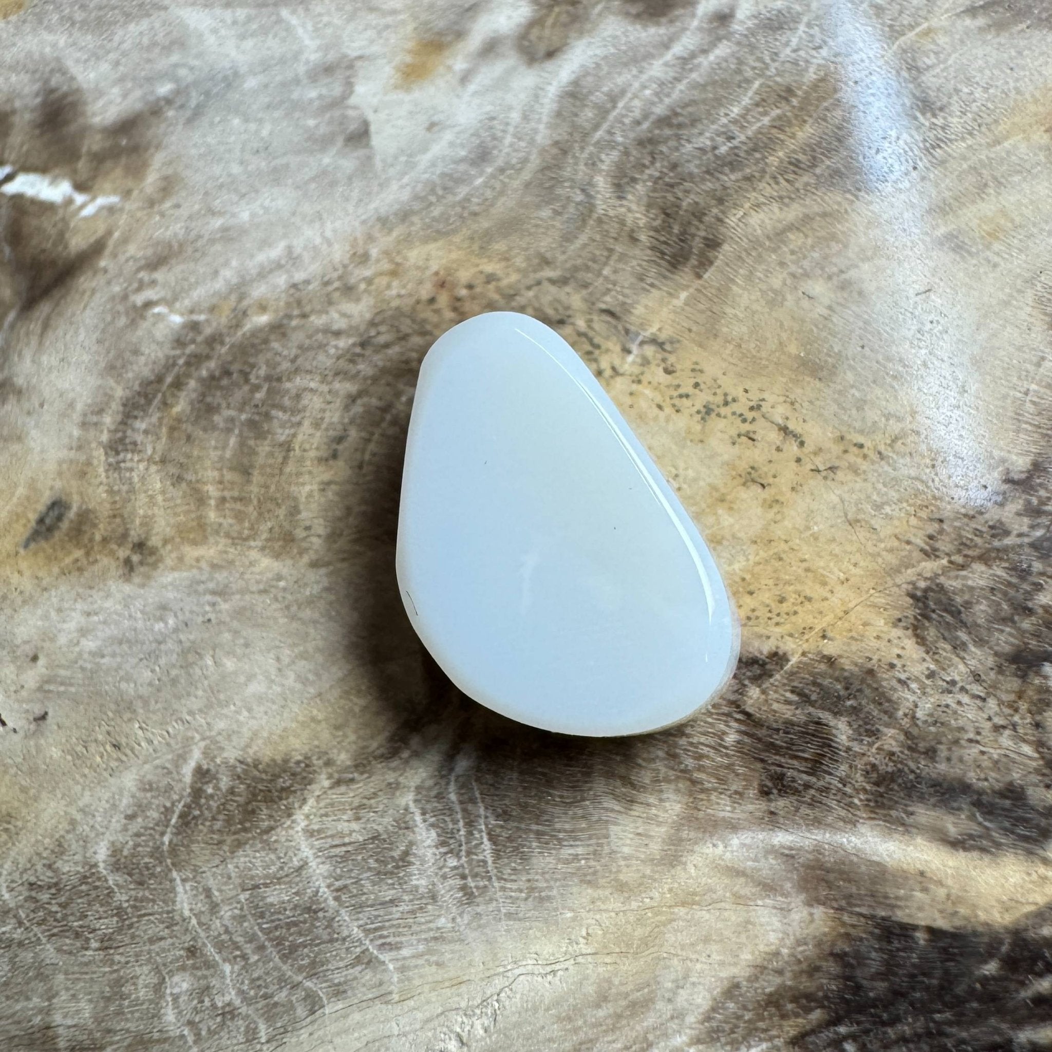 2.5ct Hand - cut Solid Lightning Ridge Opal