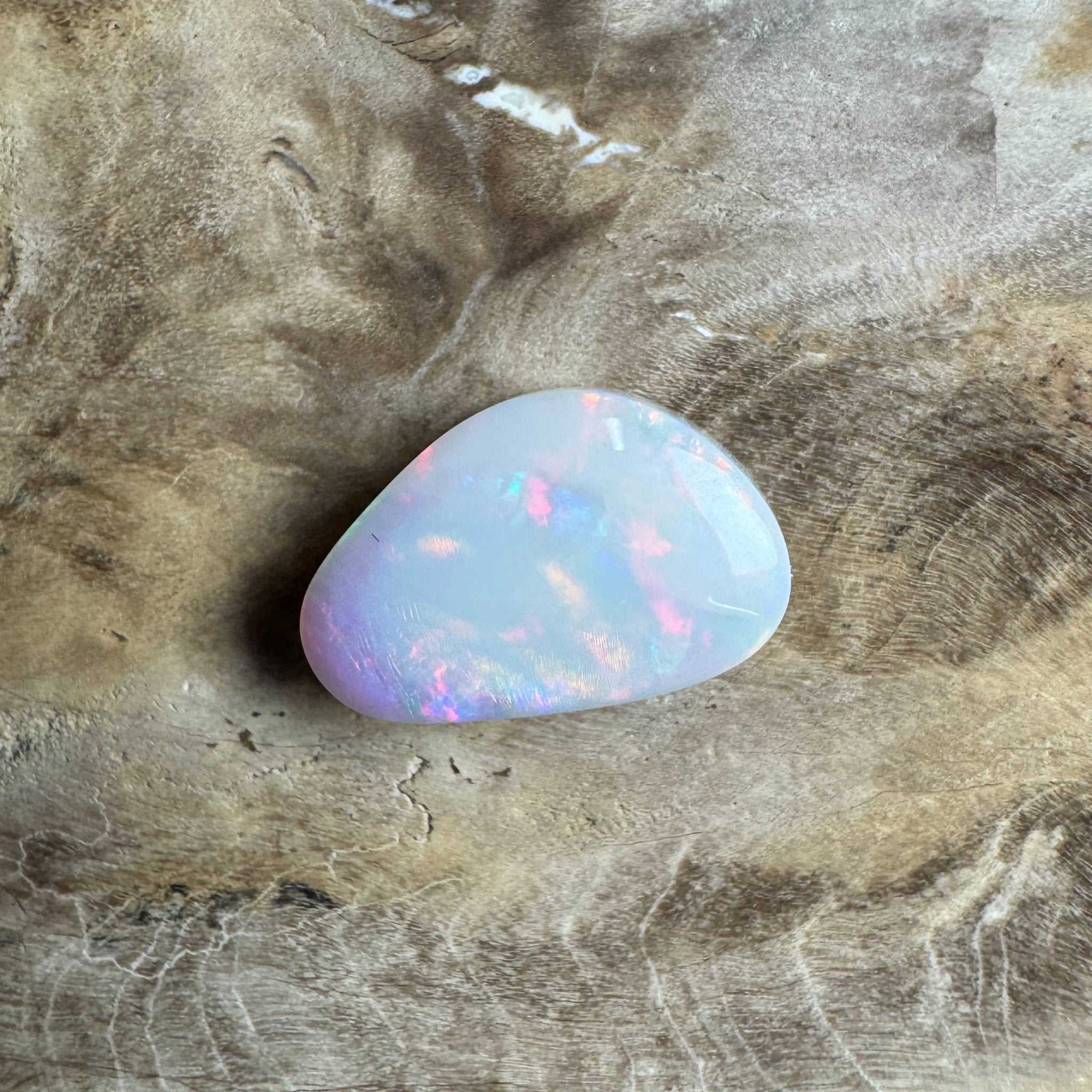 2.5ct Hand - cut Solid Lightning Ridge Opal