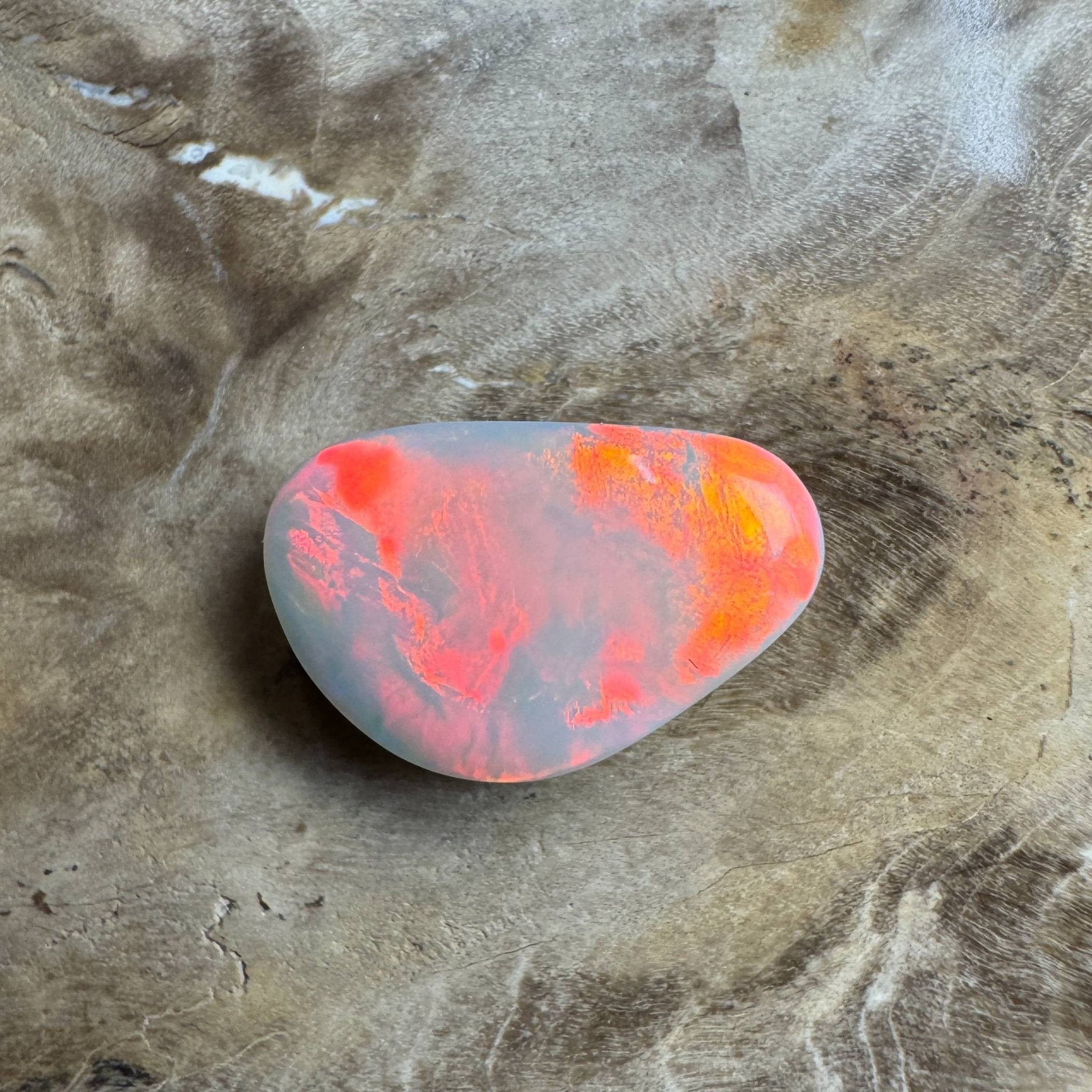 2.5ct Hand - cut Solid Lightning Ridge Opal