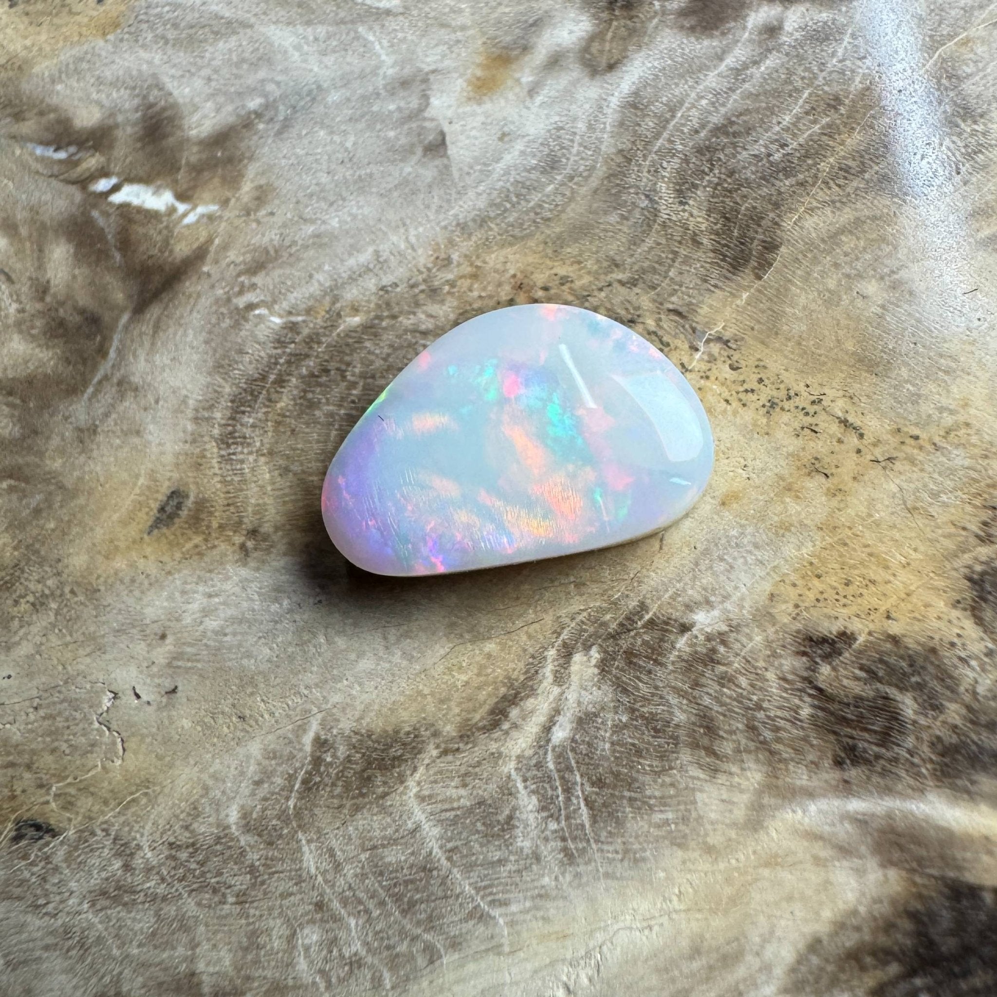 2.5ct Hand - cut Solid Lightning Ridge Opal