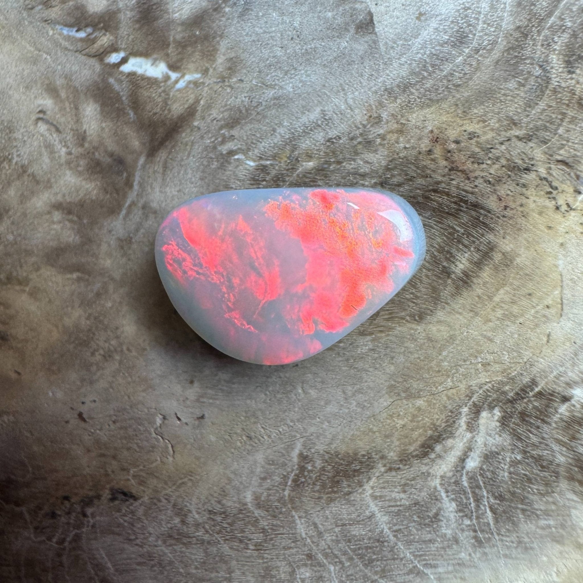 2.5ct Hand - cut Solid Lightning Ridge Opal