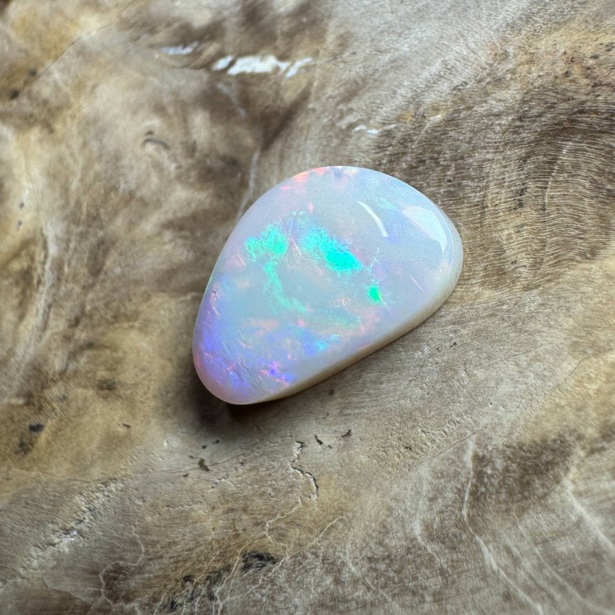 2.5ct Hand - cut Solid Lightning Ridge Opal