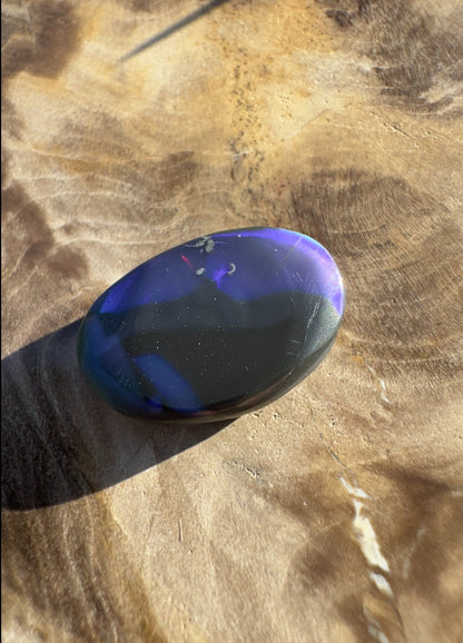 2.6ct Hand - cut Solid Lightning Ridge Black Opal